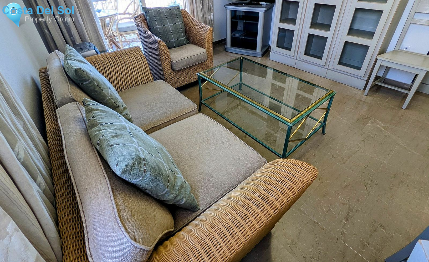 Middle Floor Apartment in Estepona-1488046