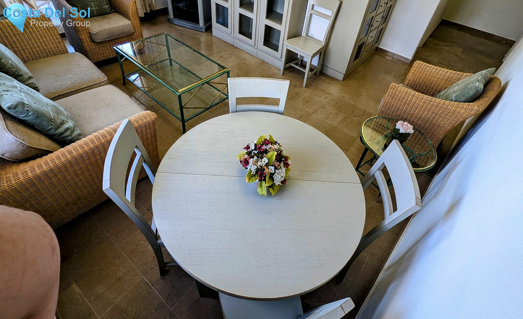 Middle Floor Apartment in Estepona-1488048