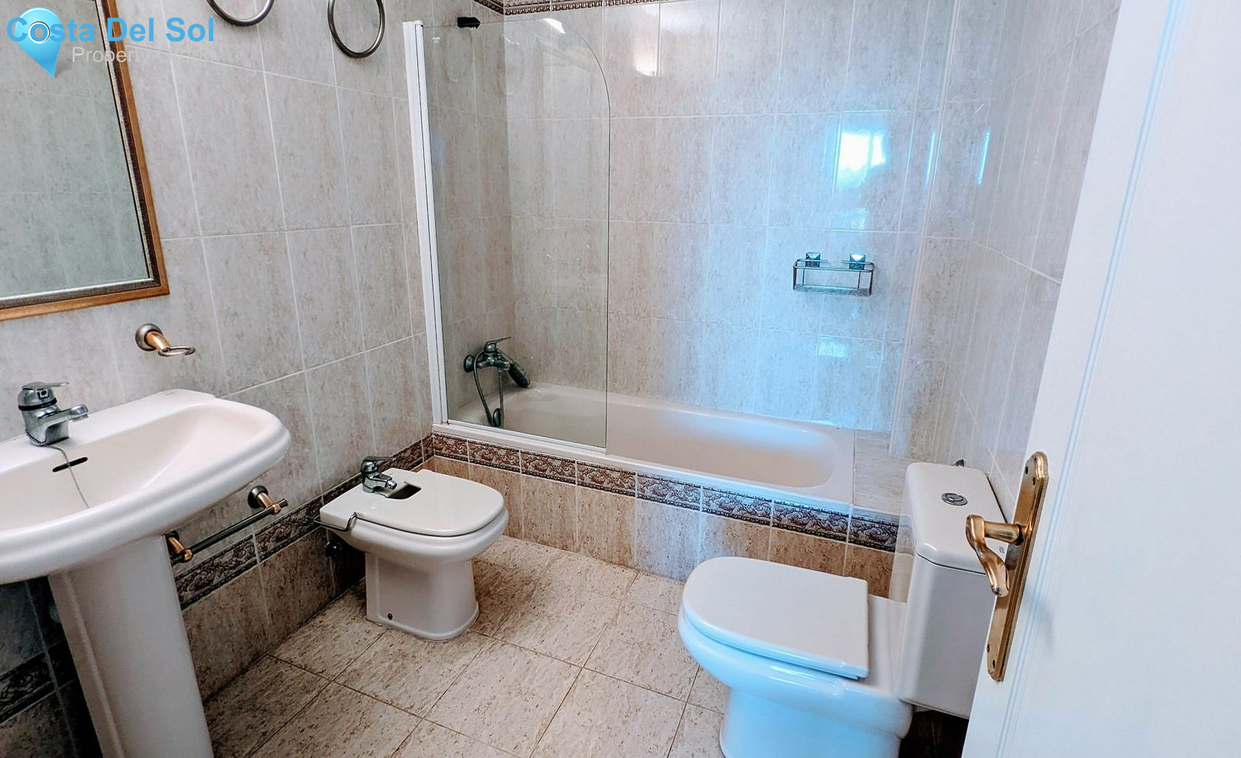 Middle Floor Apartment in Estepona-1488036