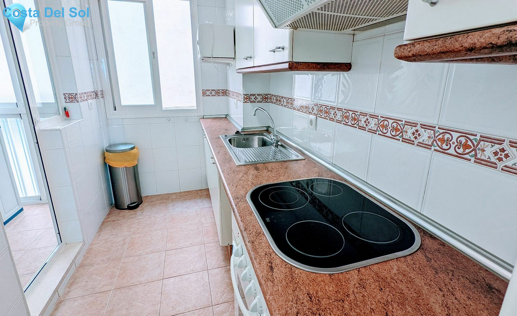 Middle Floor Apartment in Estepona-1488037