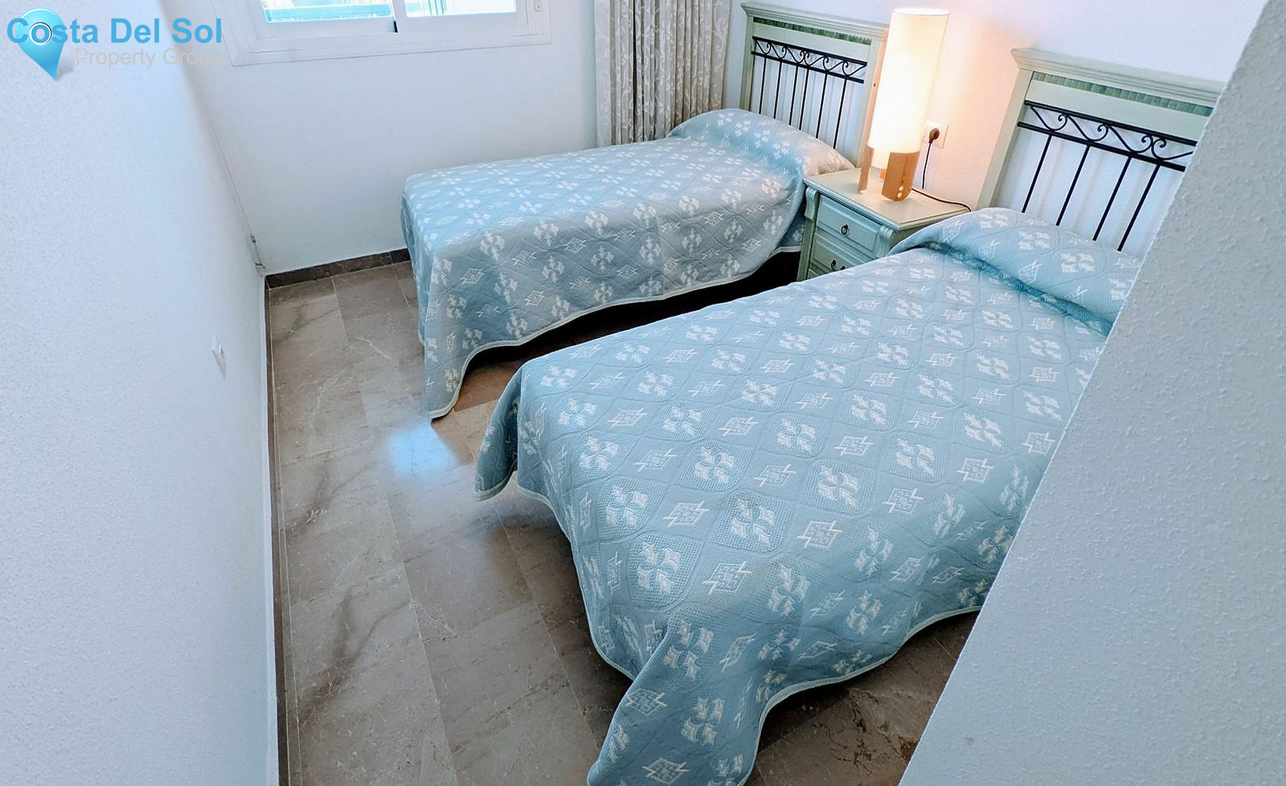 Middle Floor Apartment in Estepona-1488042