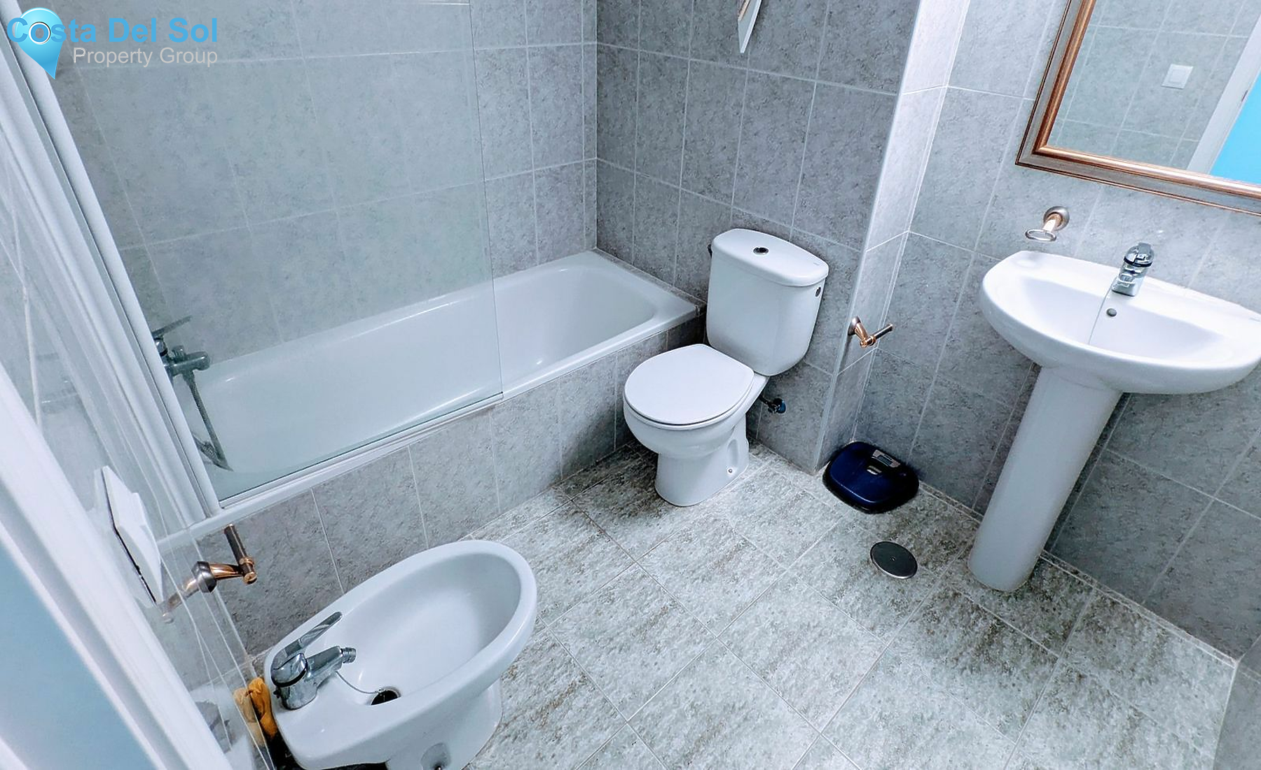 Middle Floor Apartment in Estepona-1490993