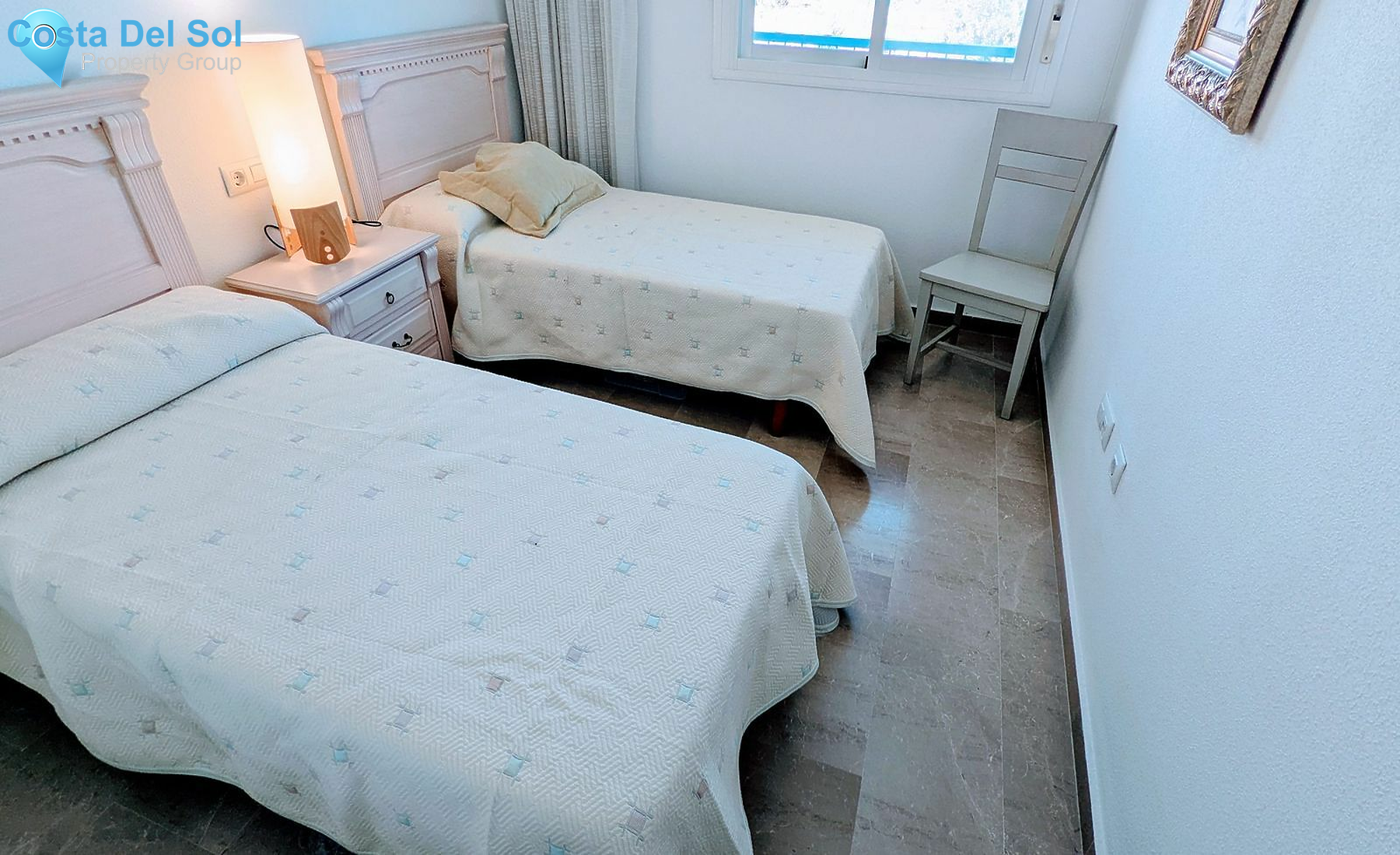 Middle Floor Apartment in Estepona-1490996