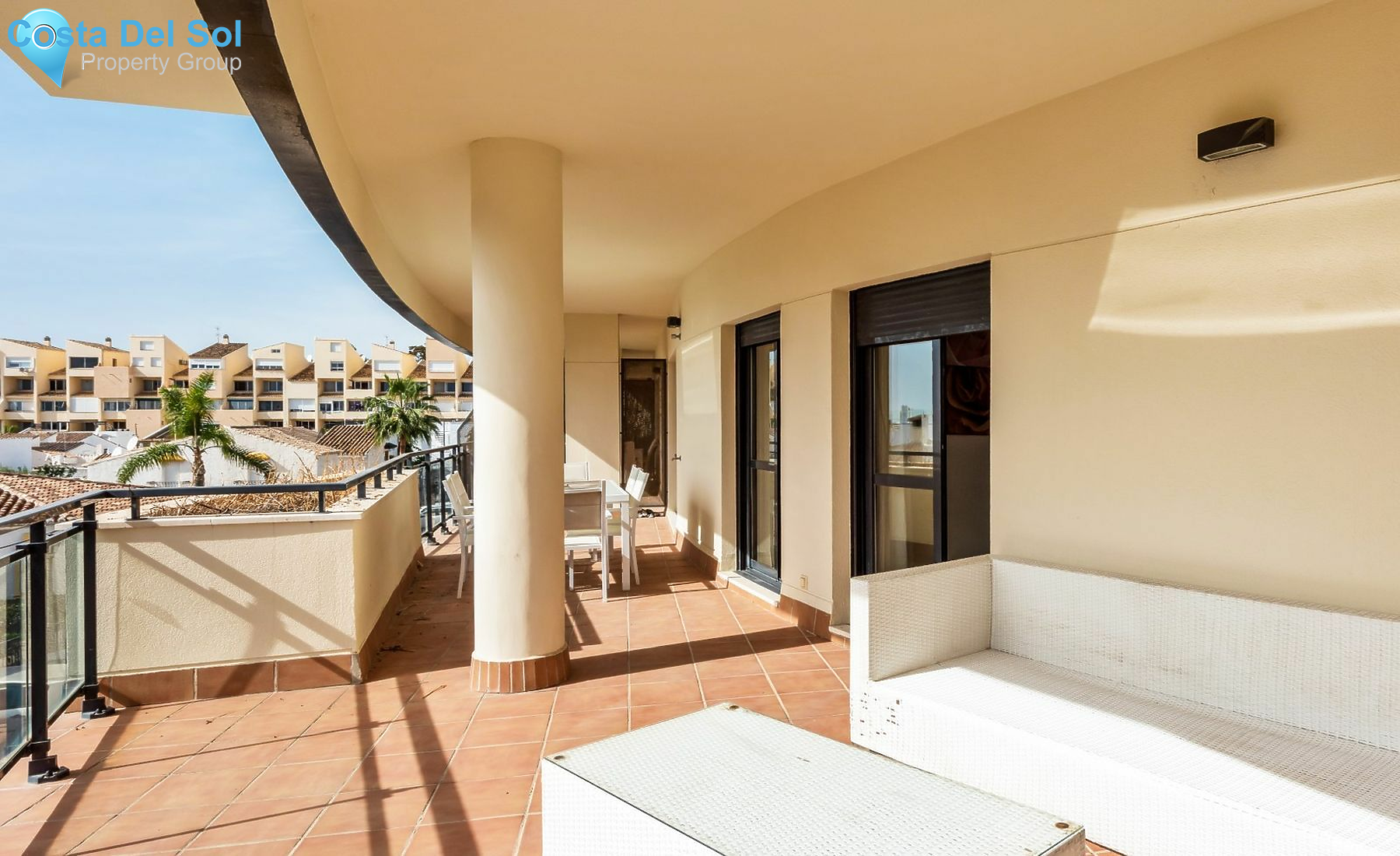 Middle Floor Apartment in Estepona-1494018