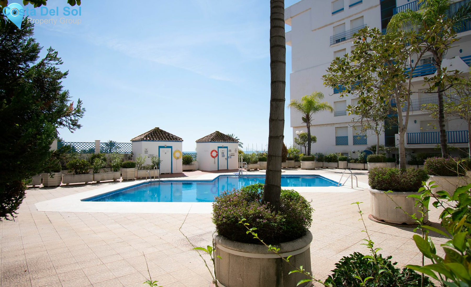 Middle Floor Apartment in Estepona-1513617