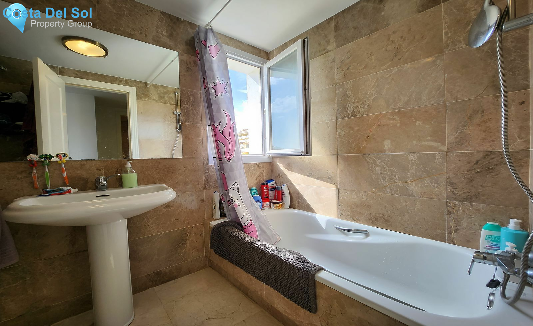 Middle Floor Apartment in Estepona-1519188