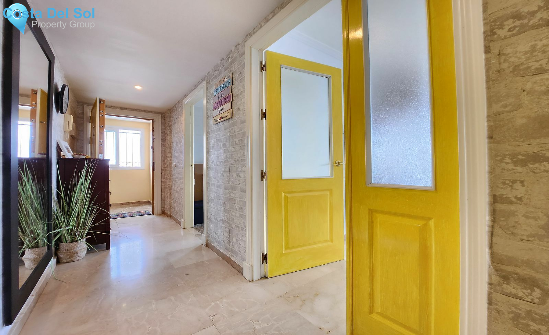 Middle Floor Apartment in Estepona-1519175