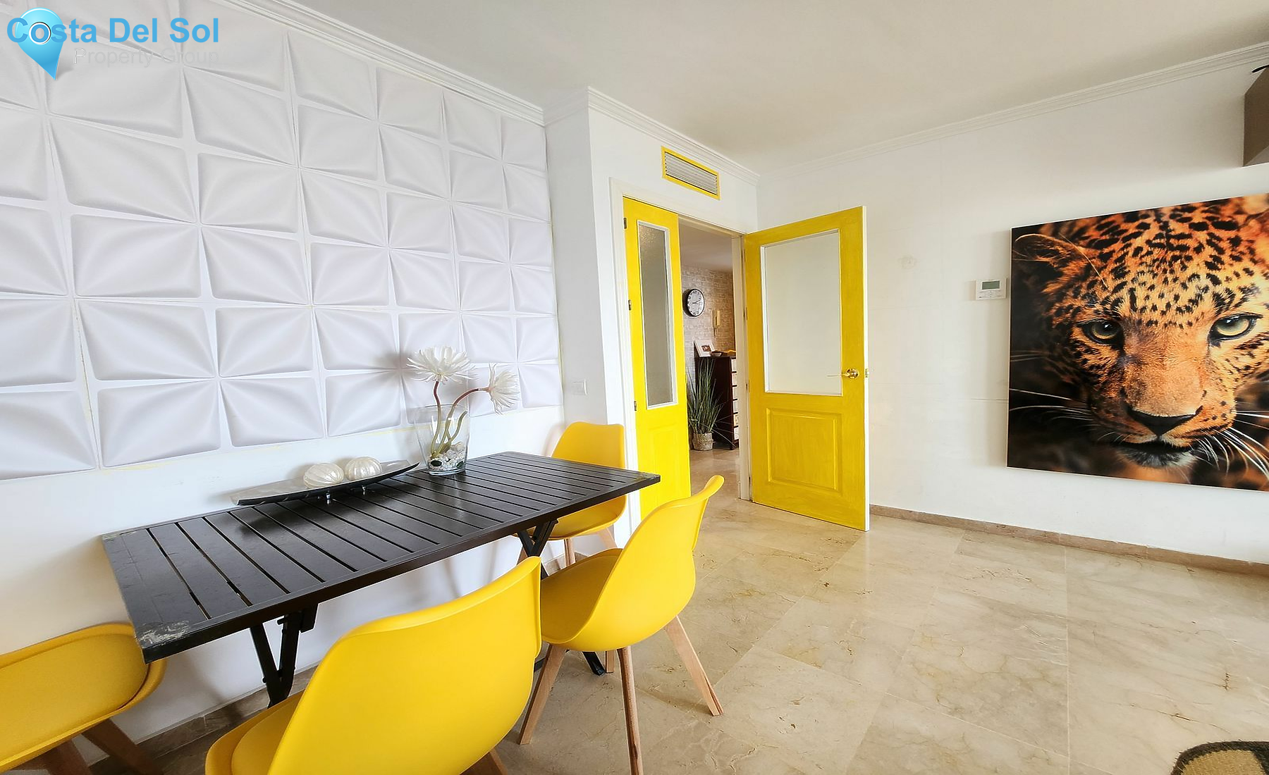 Middle Floor Apartment in Estepona-1519177