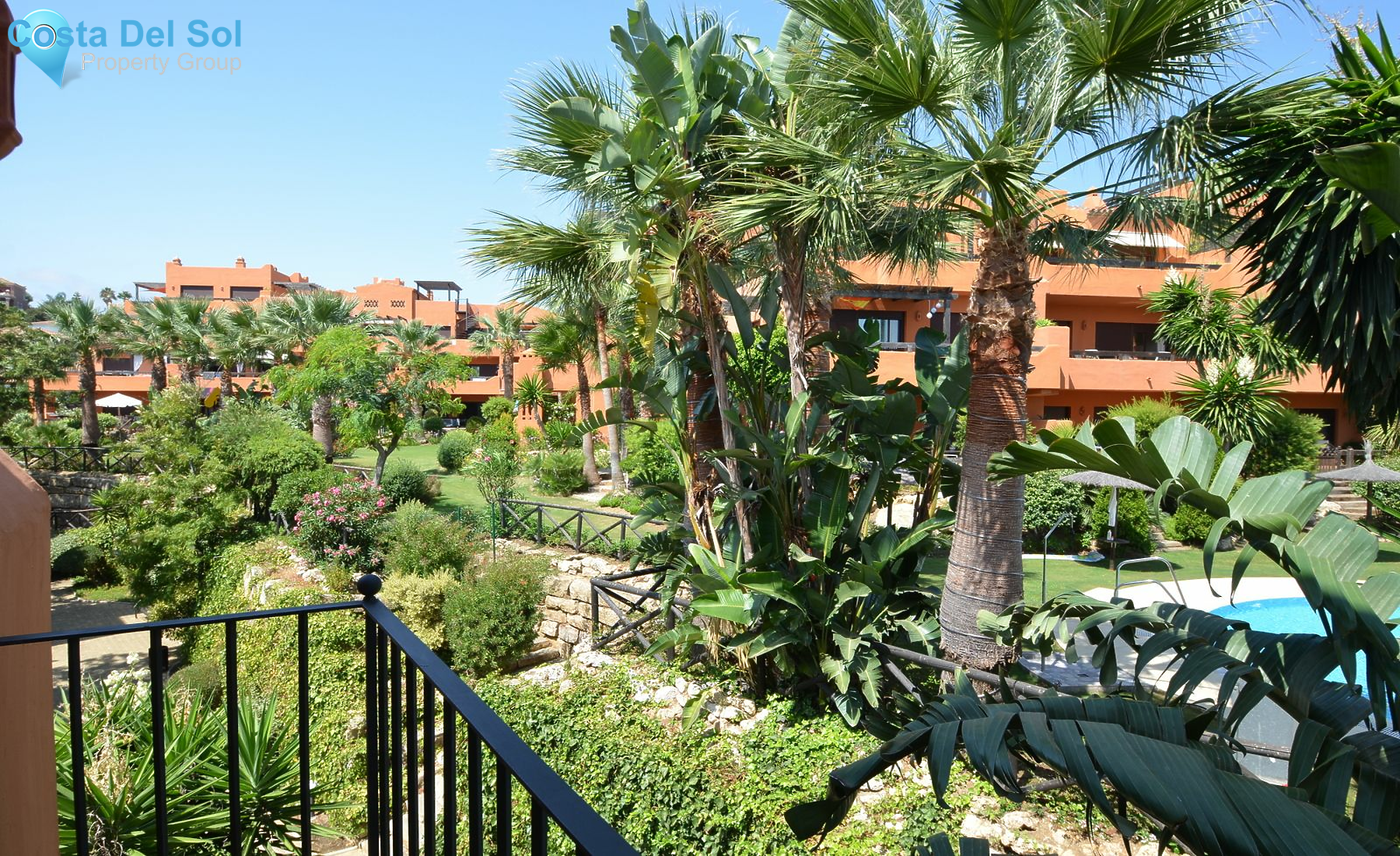 Middle Floor Apartment in Estepona-1521399