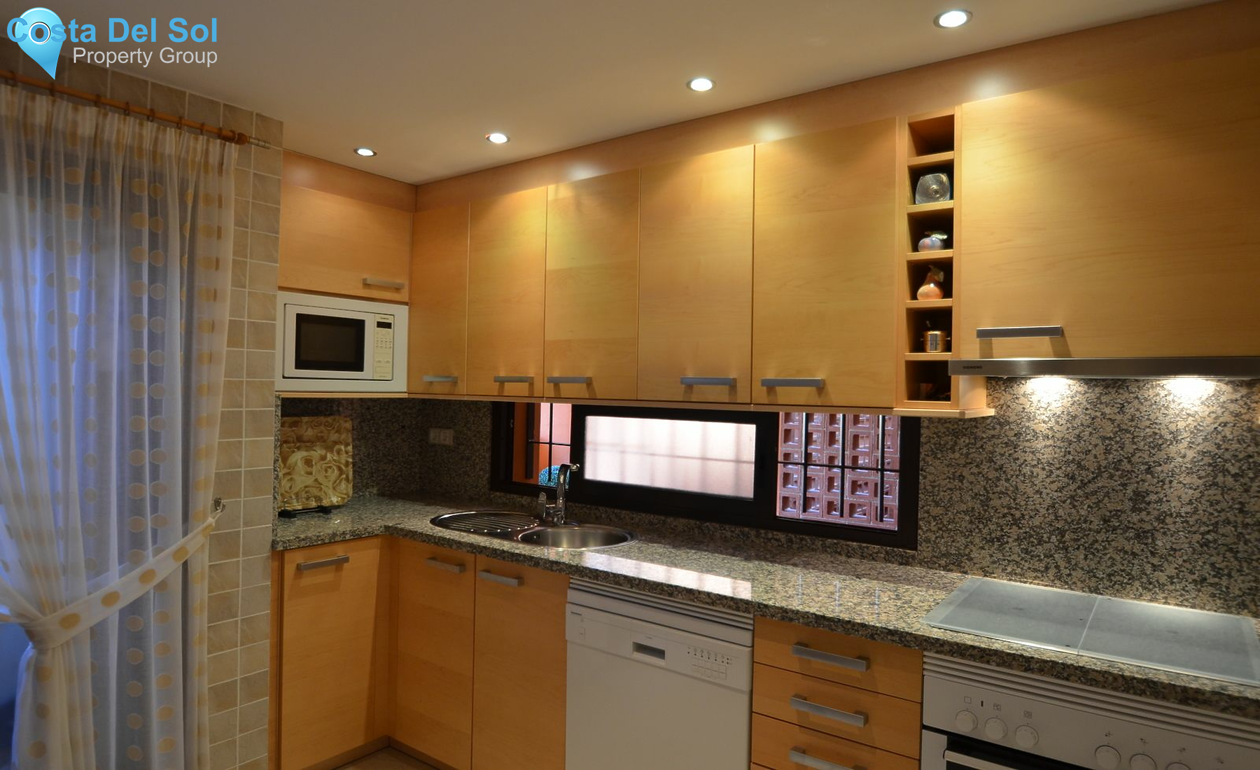 Middle Floor Apartment in Estepona-1521389