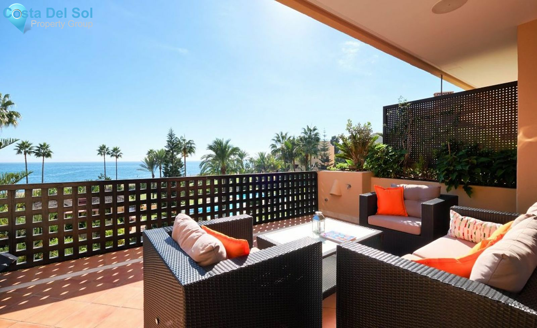 Middle Floor Apartment in Estepona-1529896