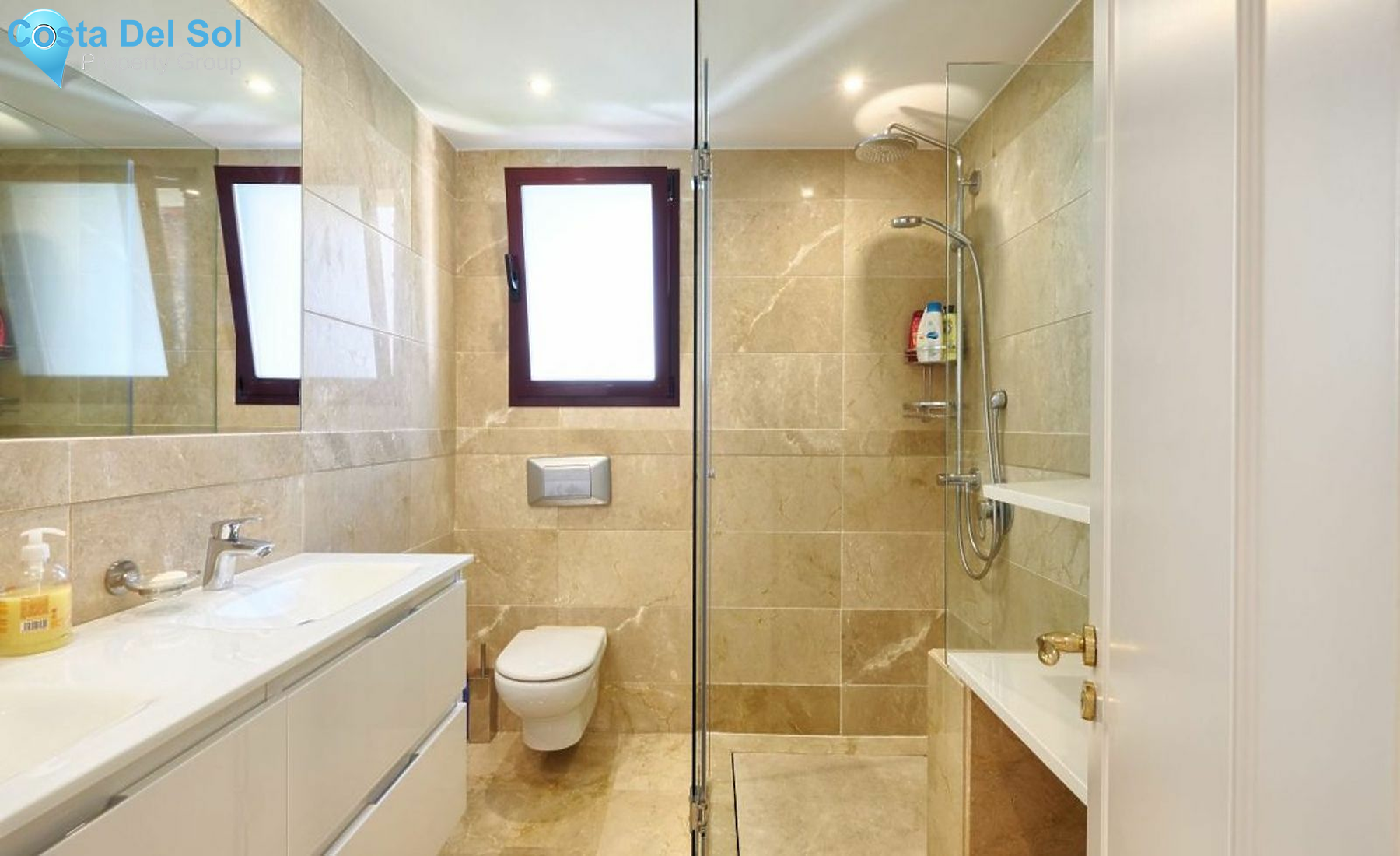 Middle Floor Apartment in Estepona-1529898