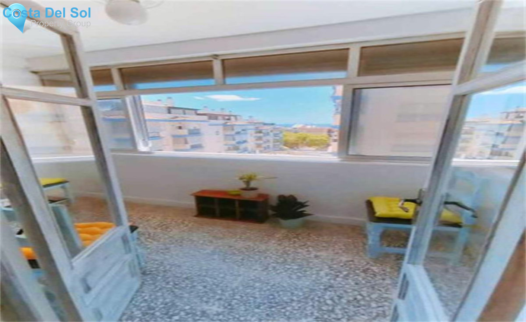 Middle Floor Apartment in Estepona-1530980