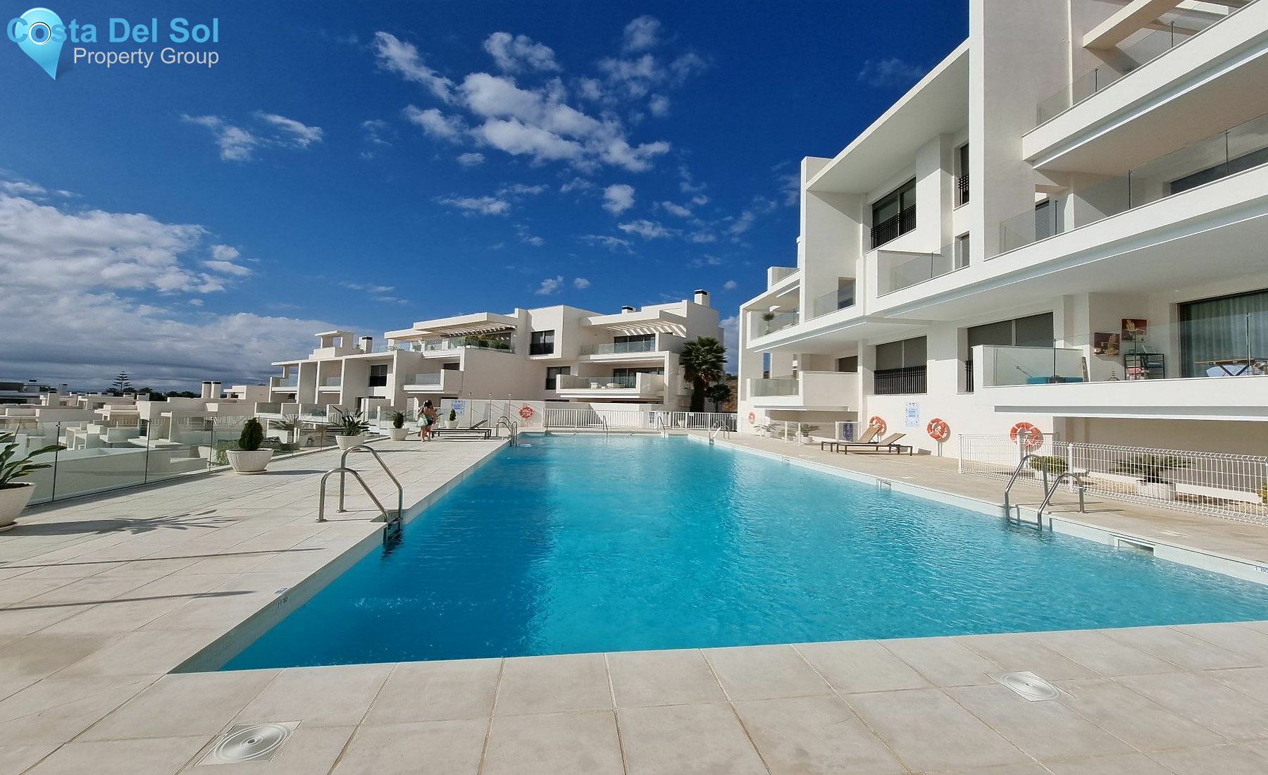 Middle Floor Apartment in Estepona-1533833