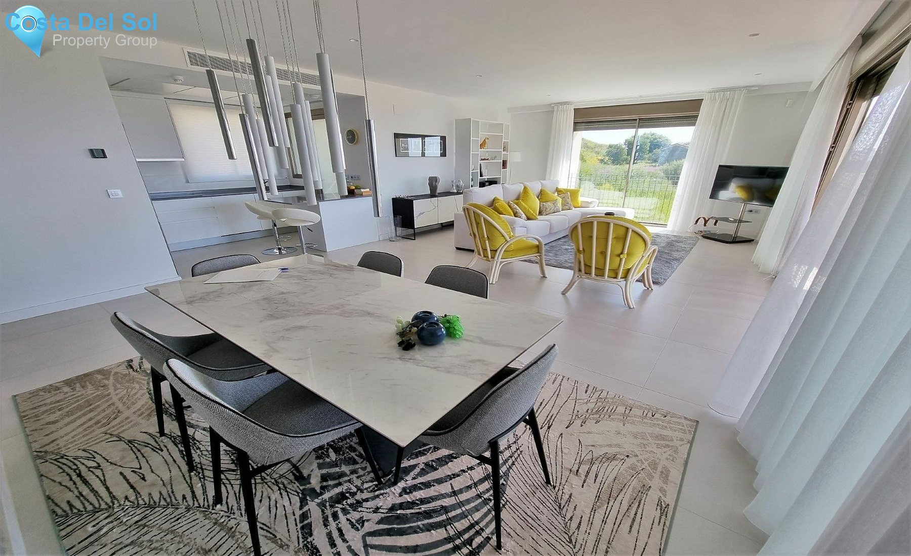 Middle Floor Apartment in Estepona-1533837