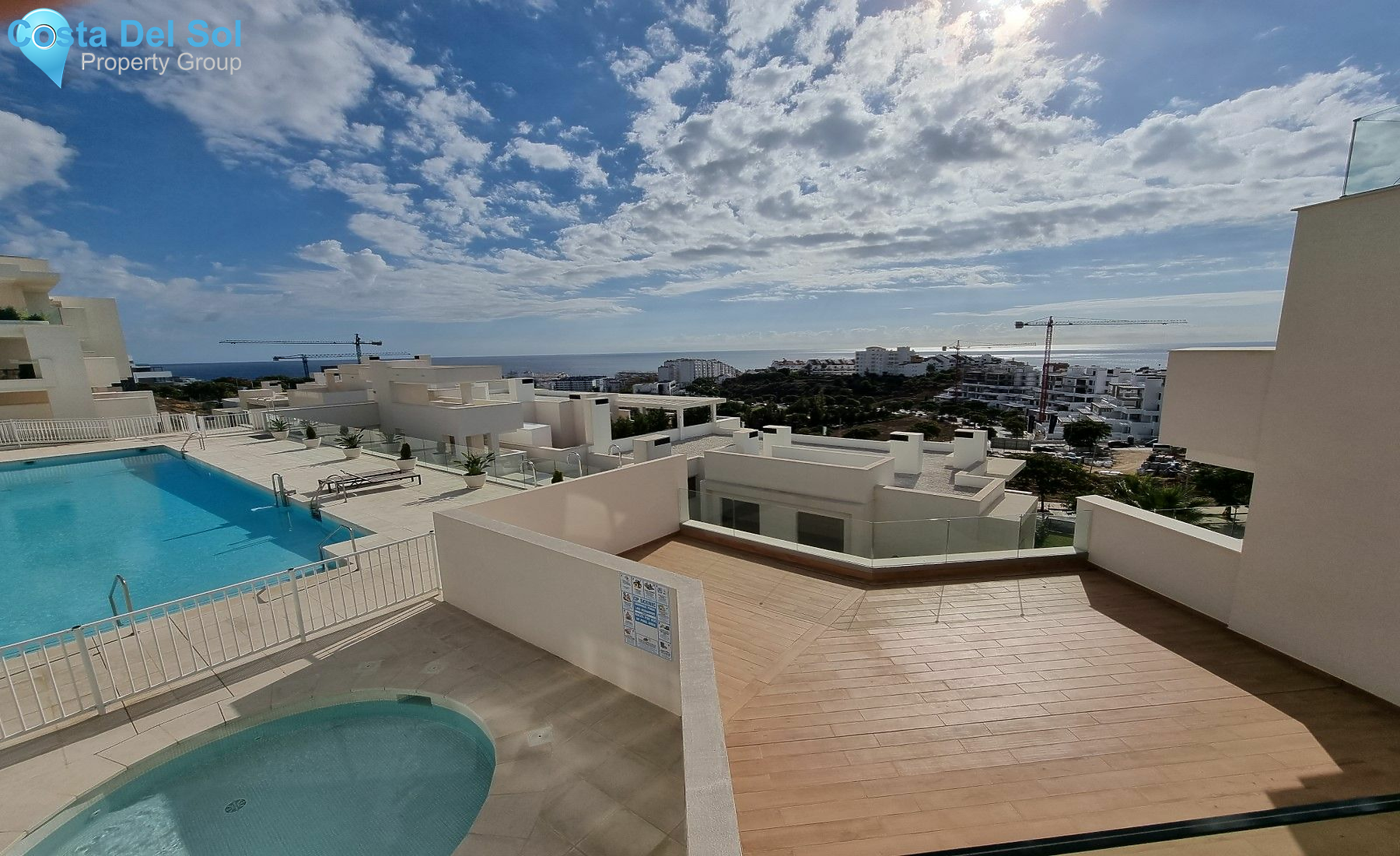 Middle Floor Apartment in Estepona-1533838