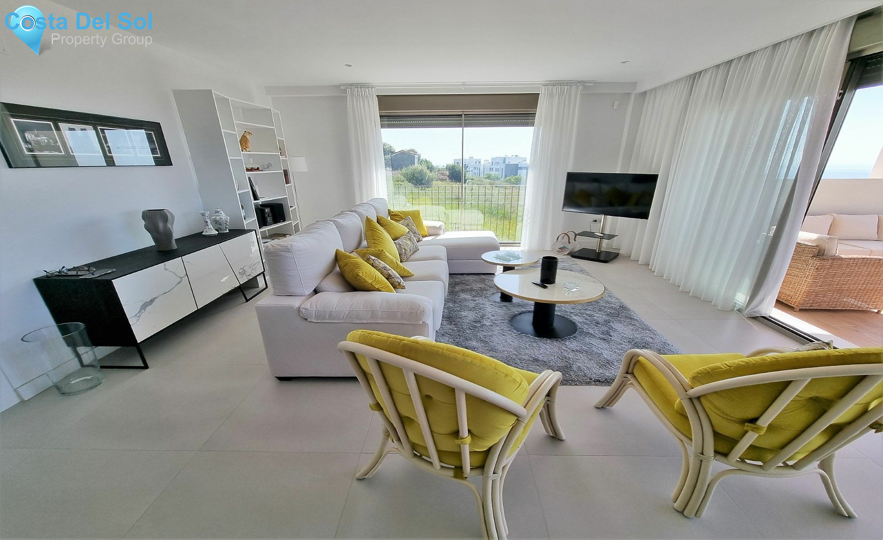 Middle Floor Apartment in Estepona-1533839