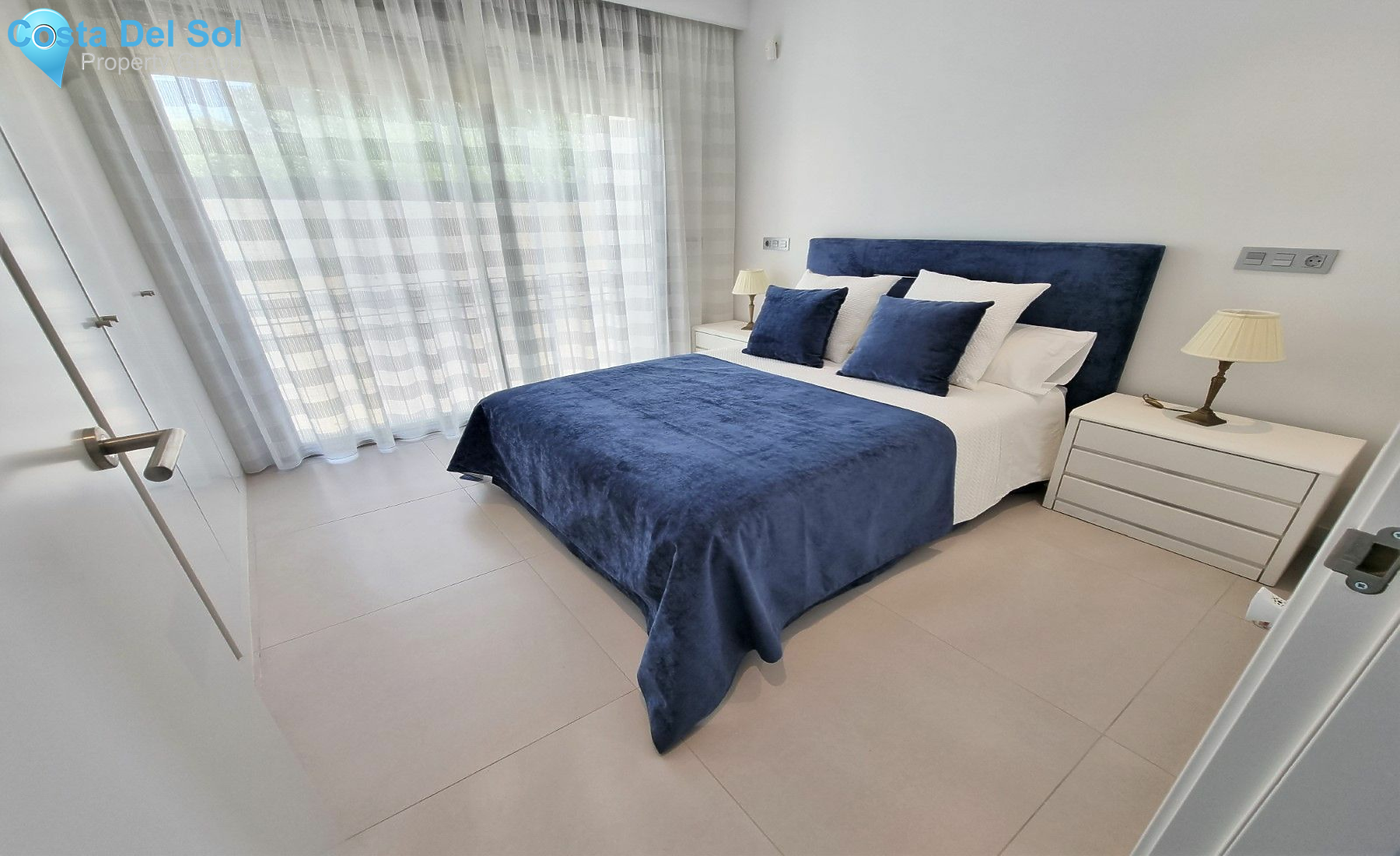 Middle Floor Apartment in Estepona-1533841