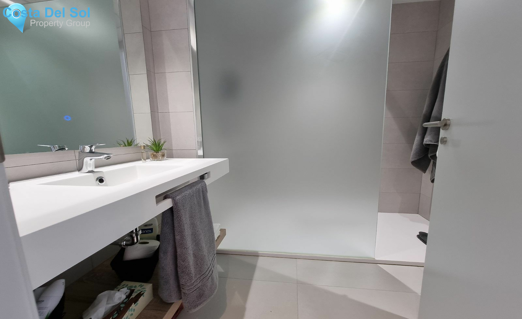 Middle Floor Apartment in Estepona-1533842