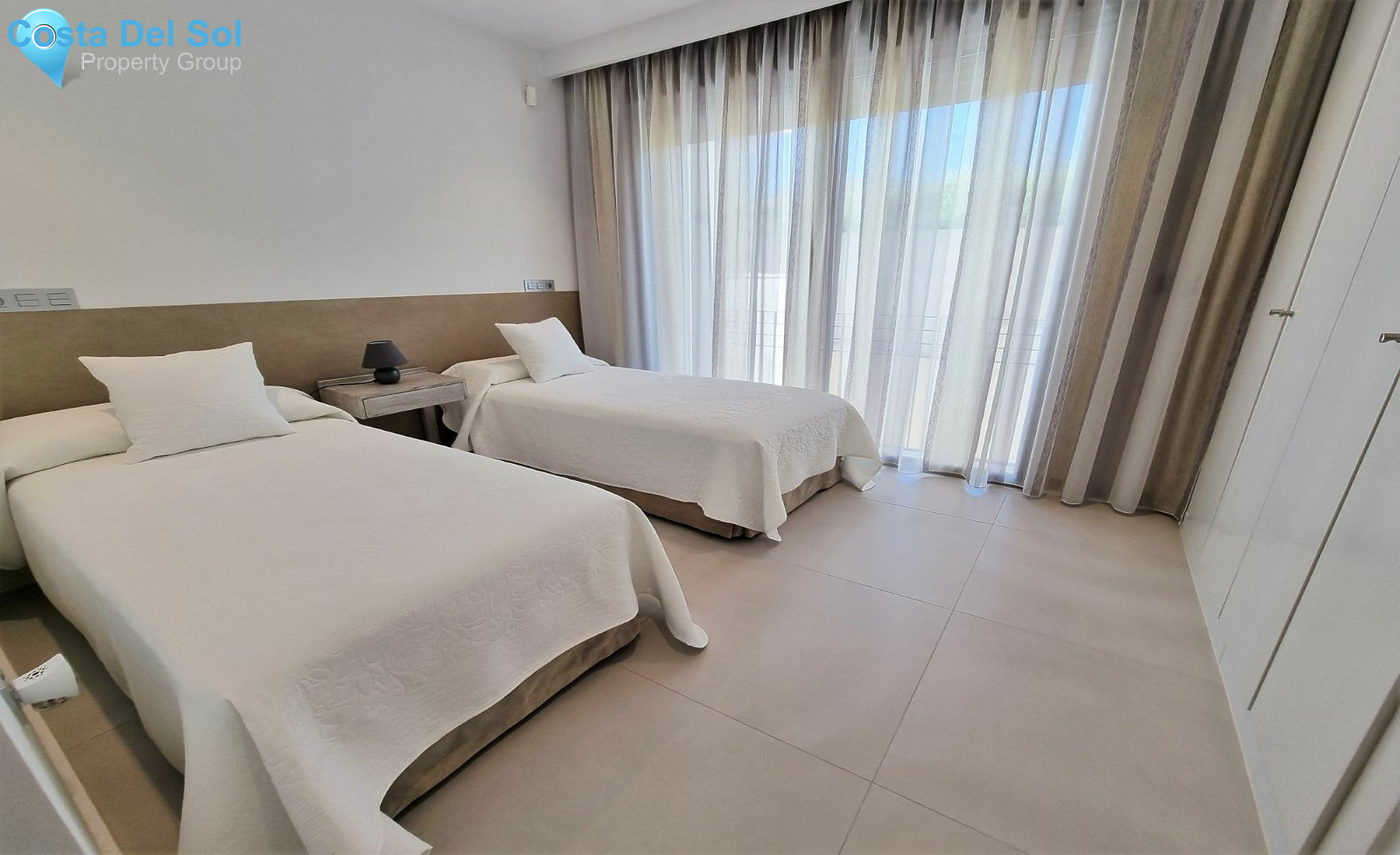 Middle Floor Apartment in Estepona-1533843