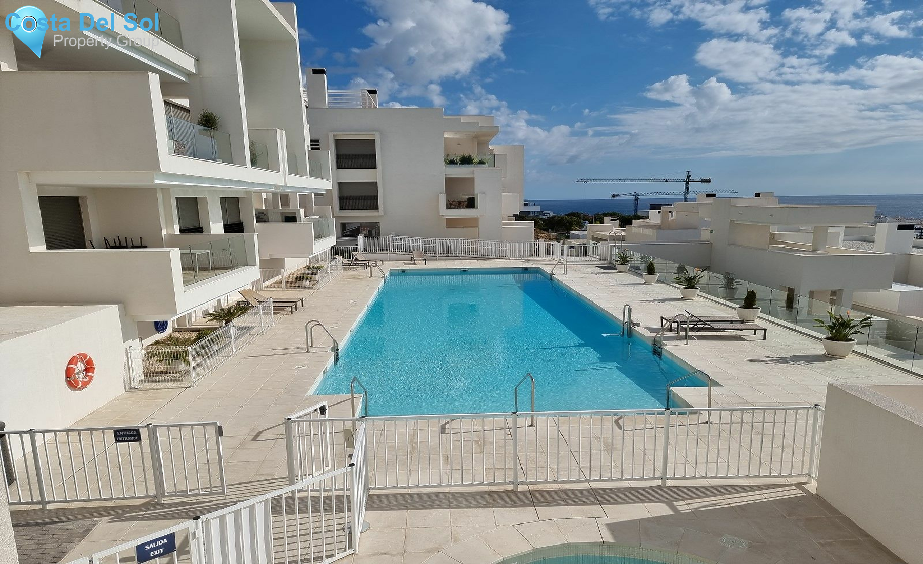 Middle Floor Apartment in Estepona-1533831