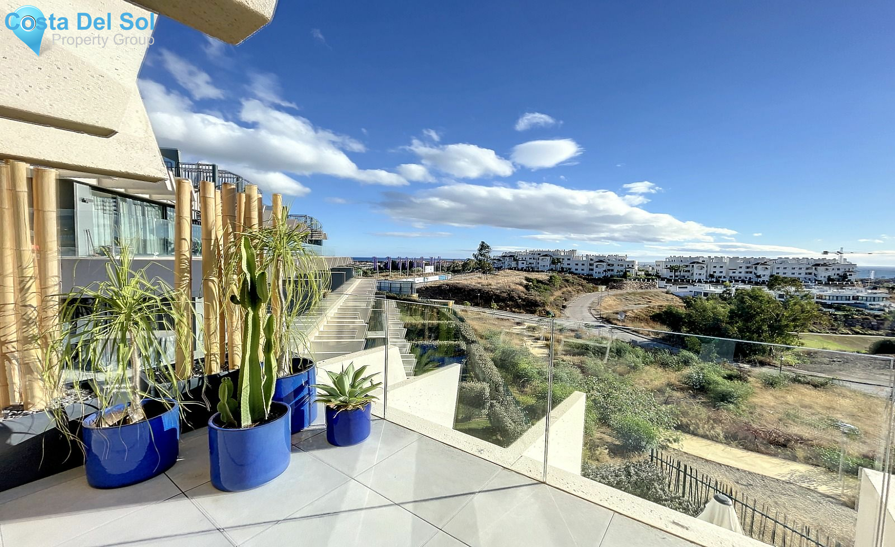 Middle Floor Apartment in Estepona-1550786