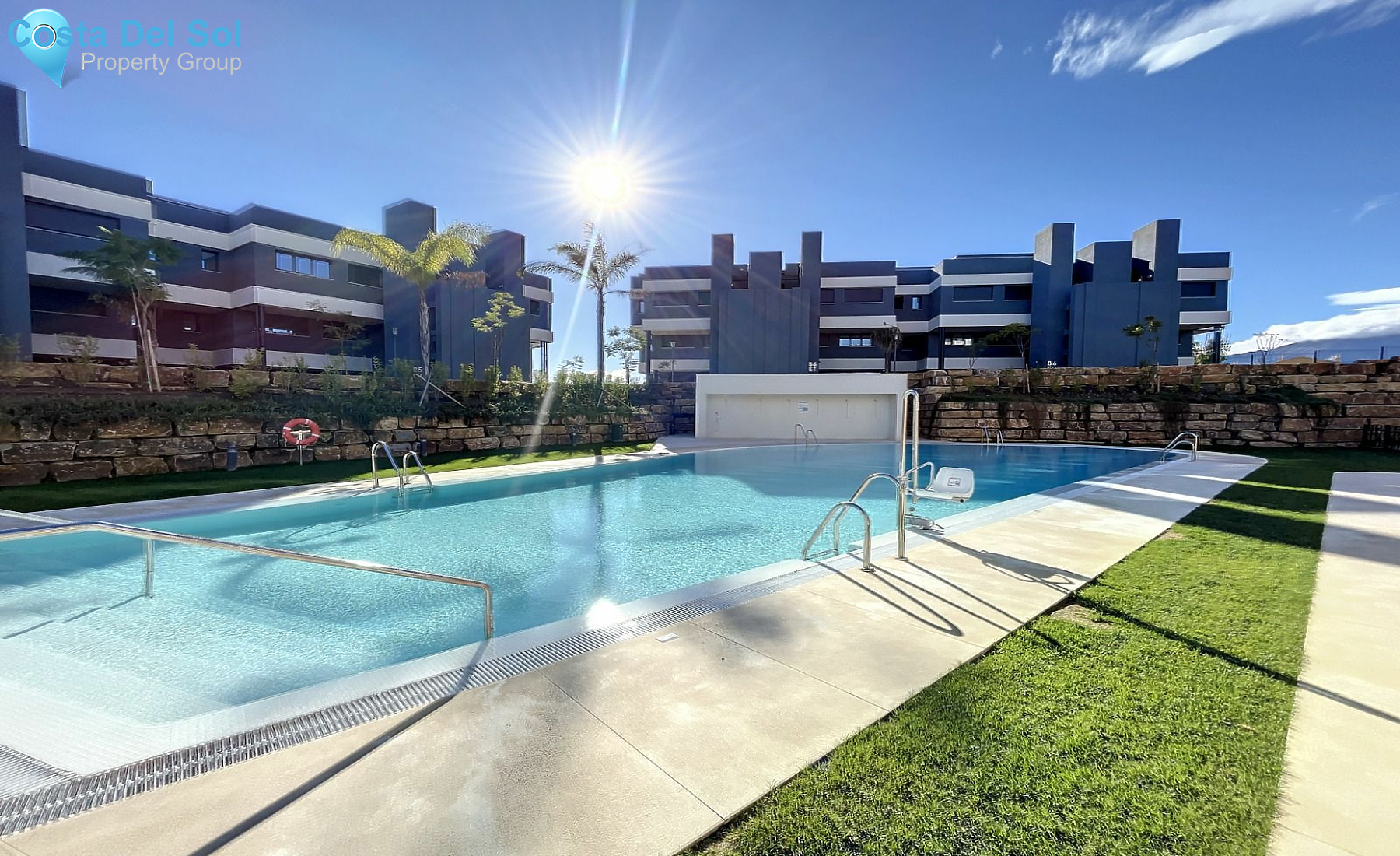 Middle Floor Apartment in Estepona-1550788
