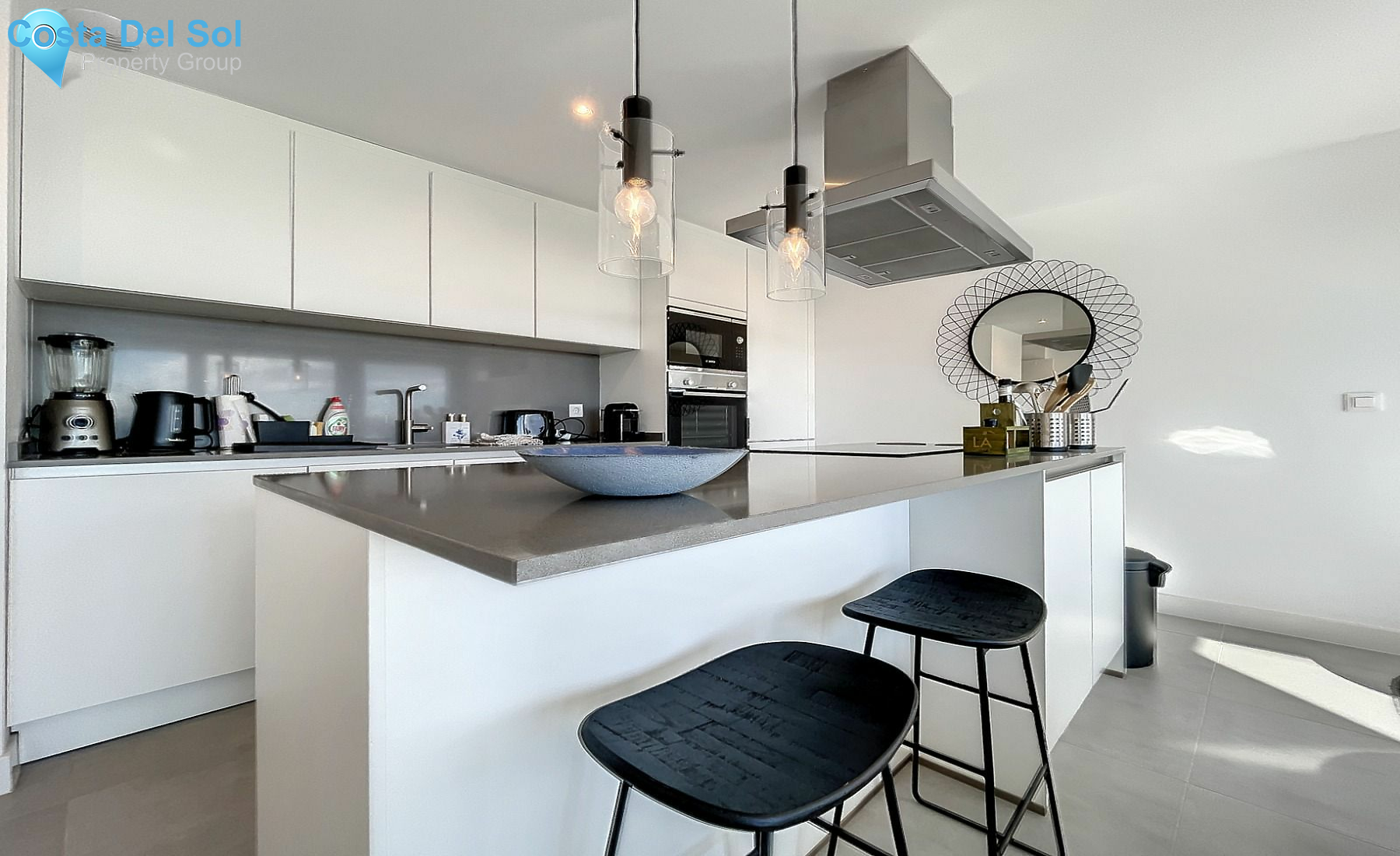 Middle Floor Apartment in Estepona-1550774