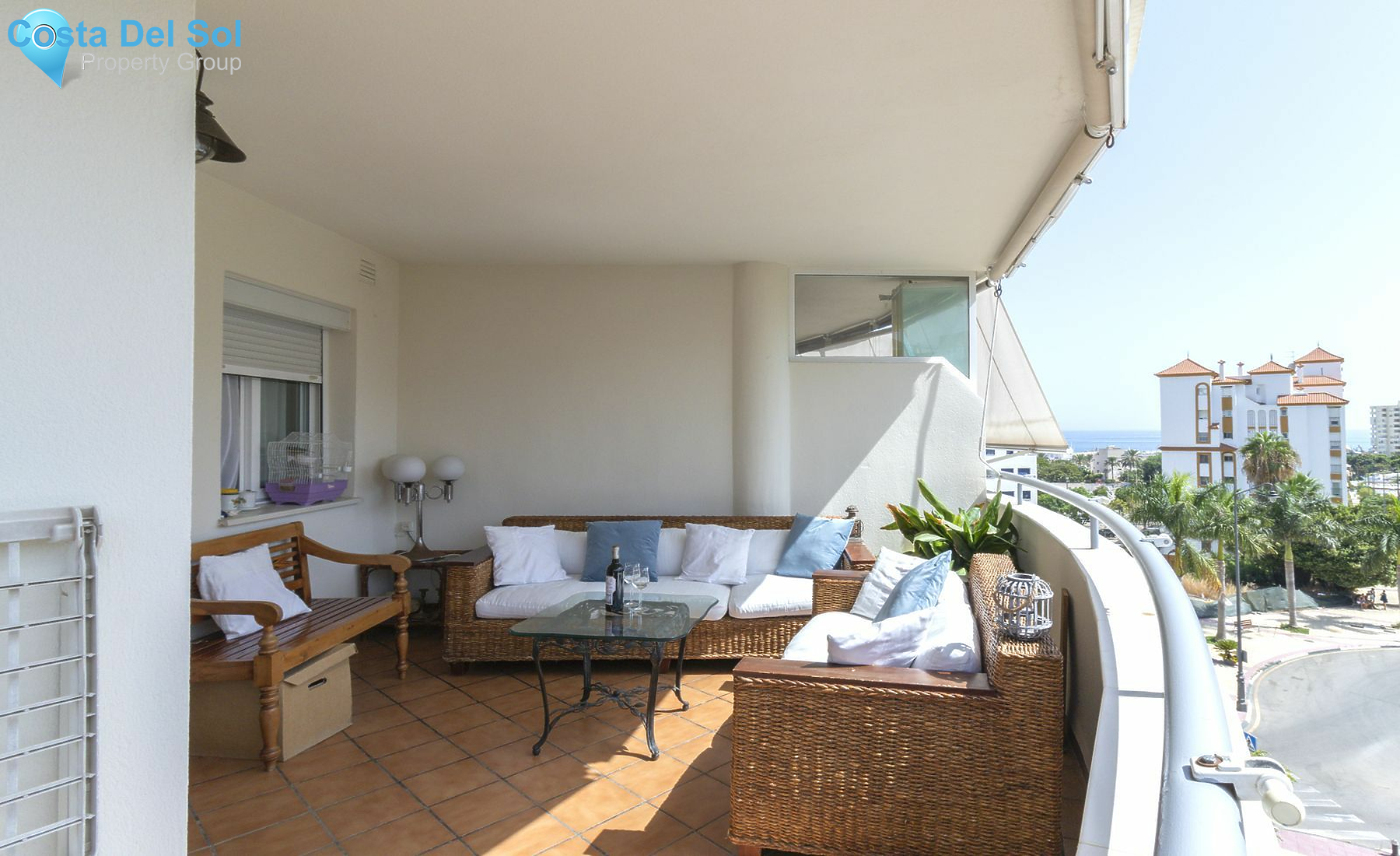 Middle Floor Apartment in Estepona-1553131
