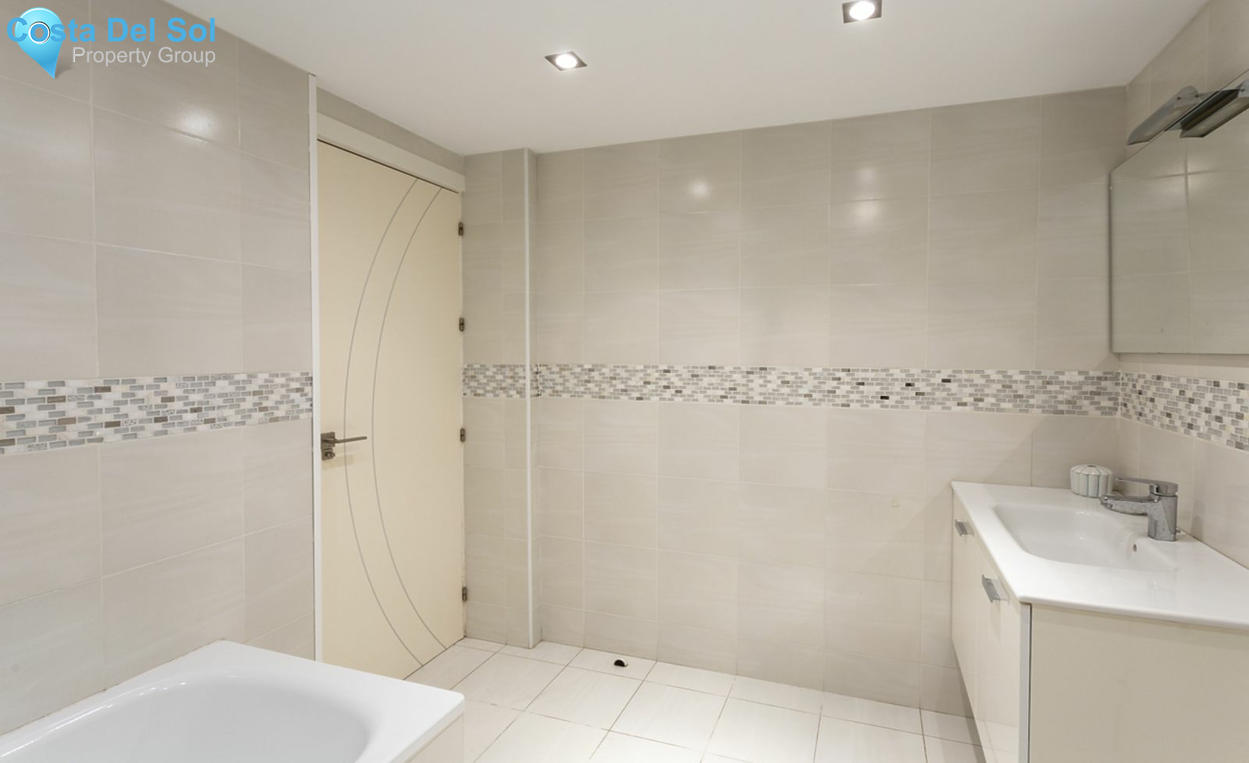 Middle Floor Apartment in Fuengirola-1448942