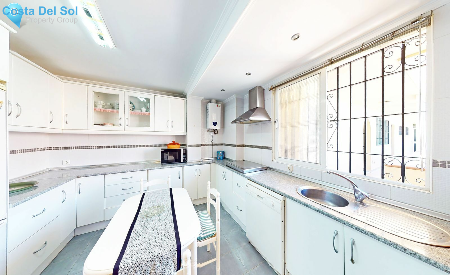 Middle Floor Apartment in Fuengirola-1473523