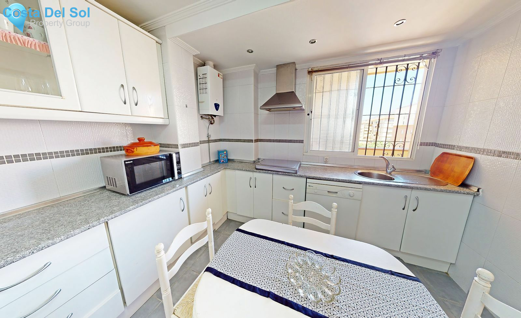 Middle Floor Apartment in Fuengirola-1473537