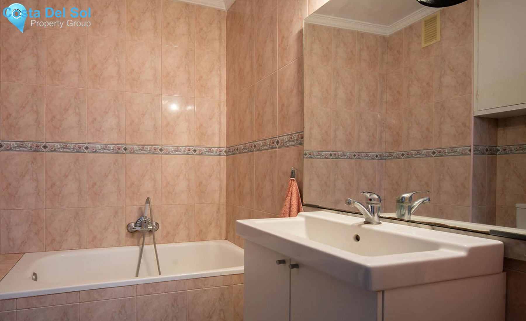 Middle Floor Apartment in Fuengirola-1550747