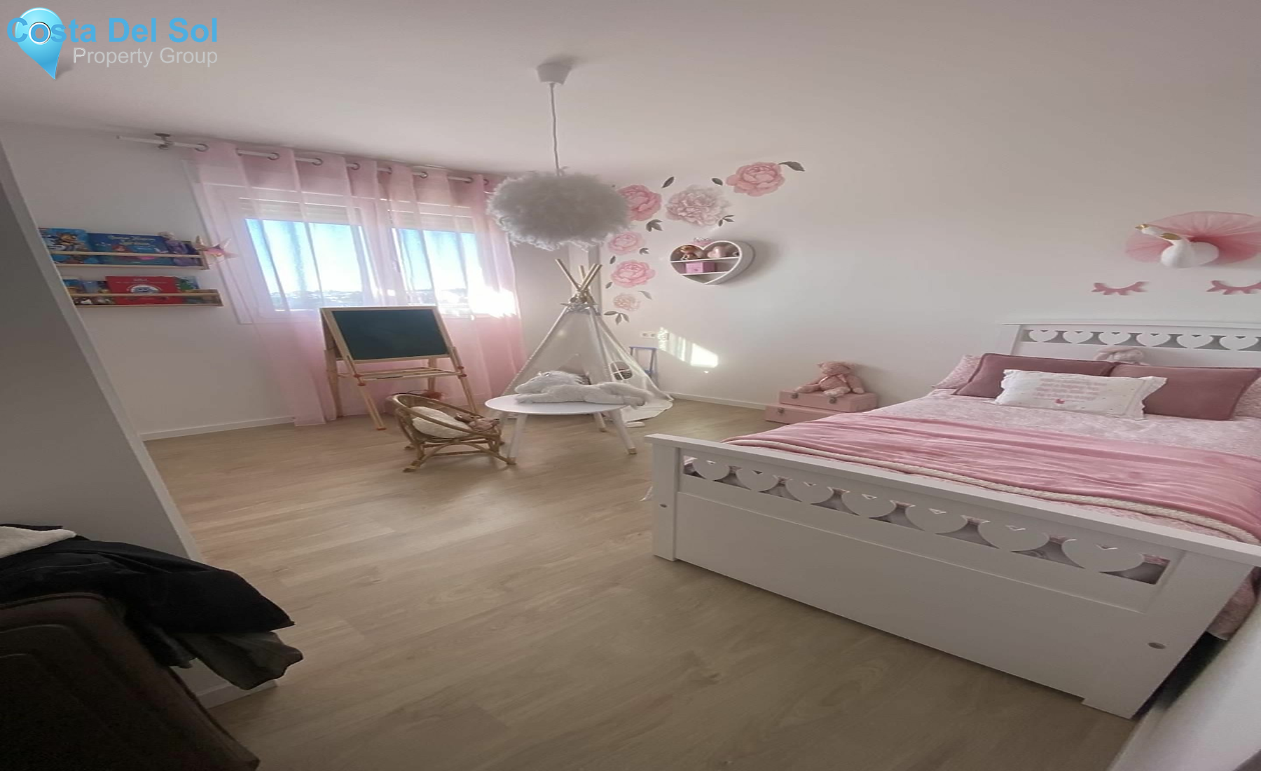 Middle Floor Apartment in La Campana-1221063