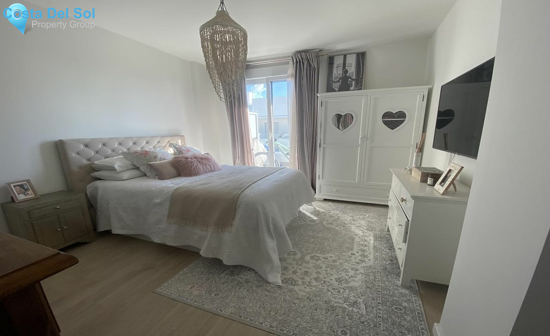 Middle Floor Apartment in La Campana-1221059