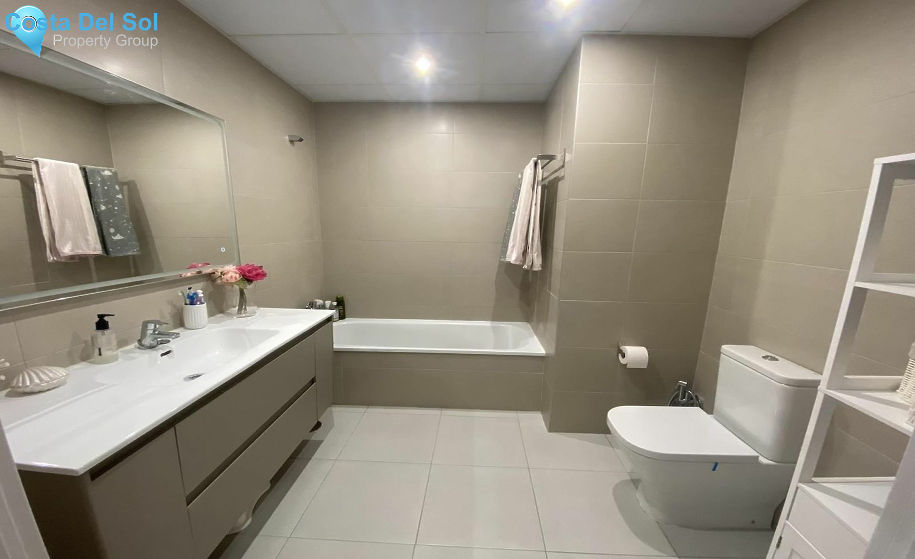 Middle Floor Apartment in La Campana-1221062