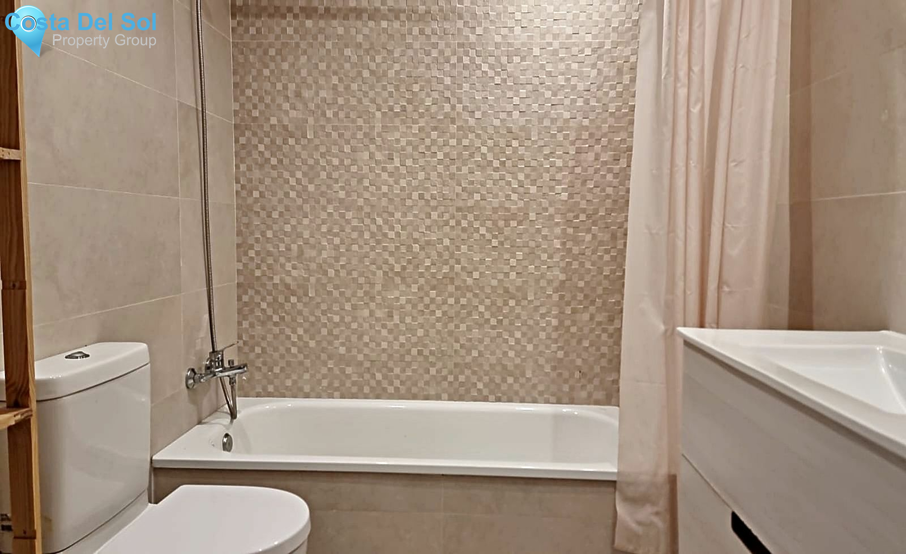 Middle Floor Apartment in La Campana-1464129