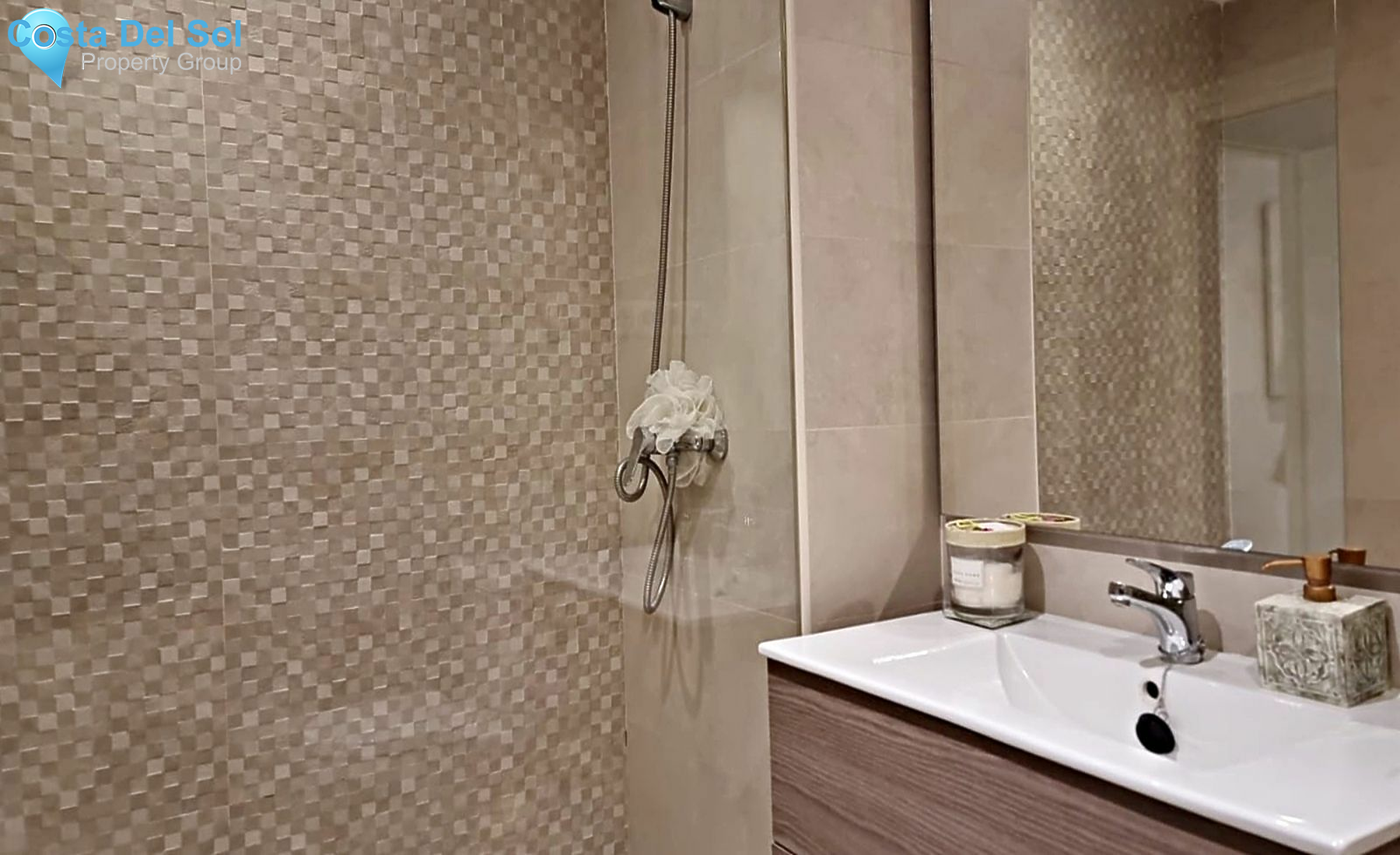 Middle Floor Apartment in La Campana-1464130