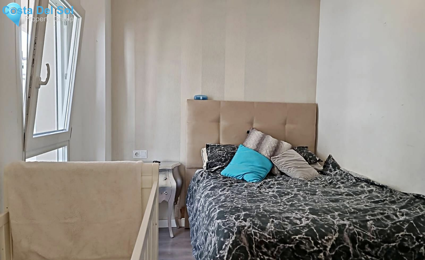 Middle Floor Apartment in La Campana-1464127