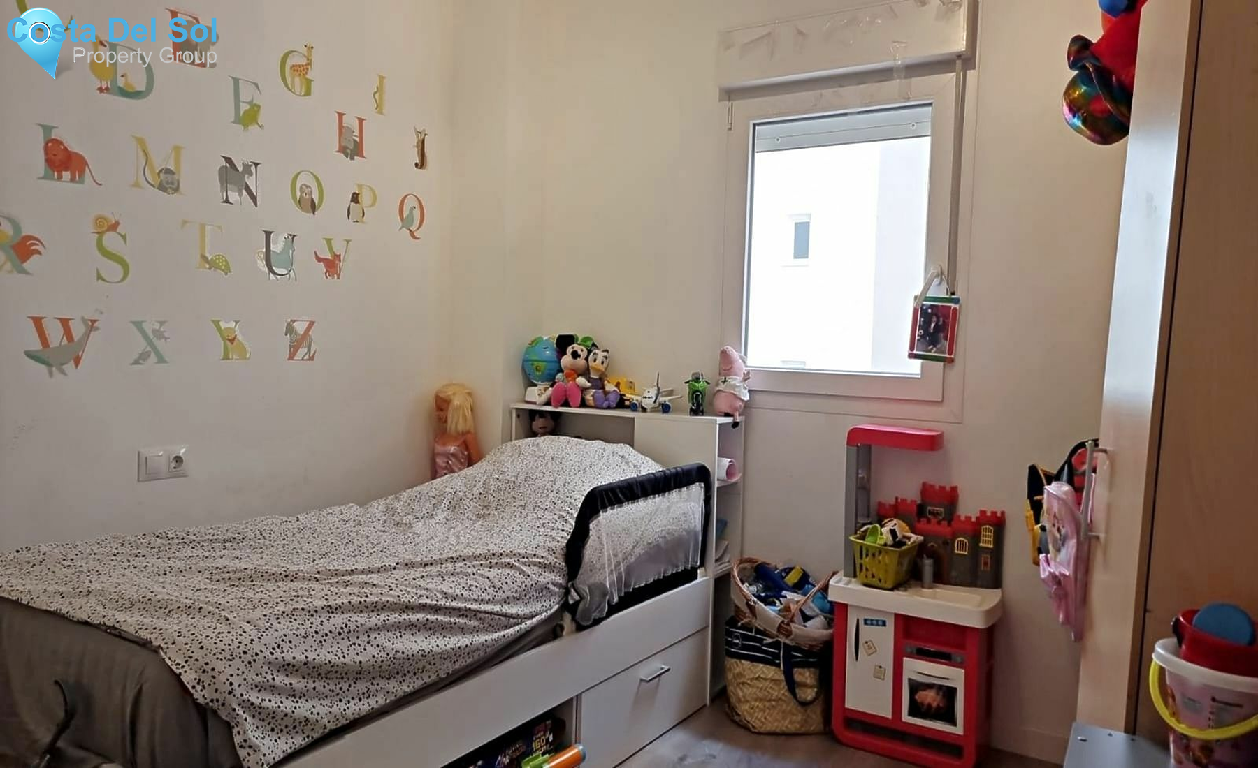 Middle Floor Apartment in La Campana-1464128