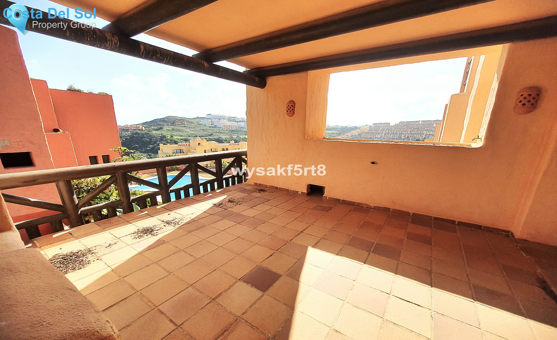 Middle Floor Apartment in La Duquesa-1307810
