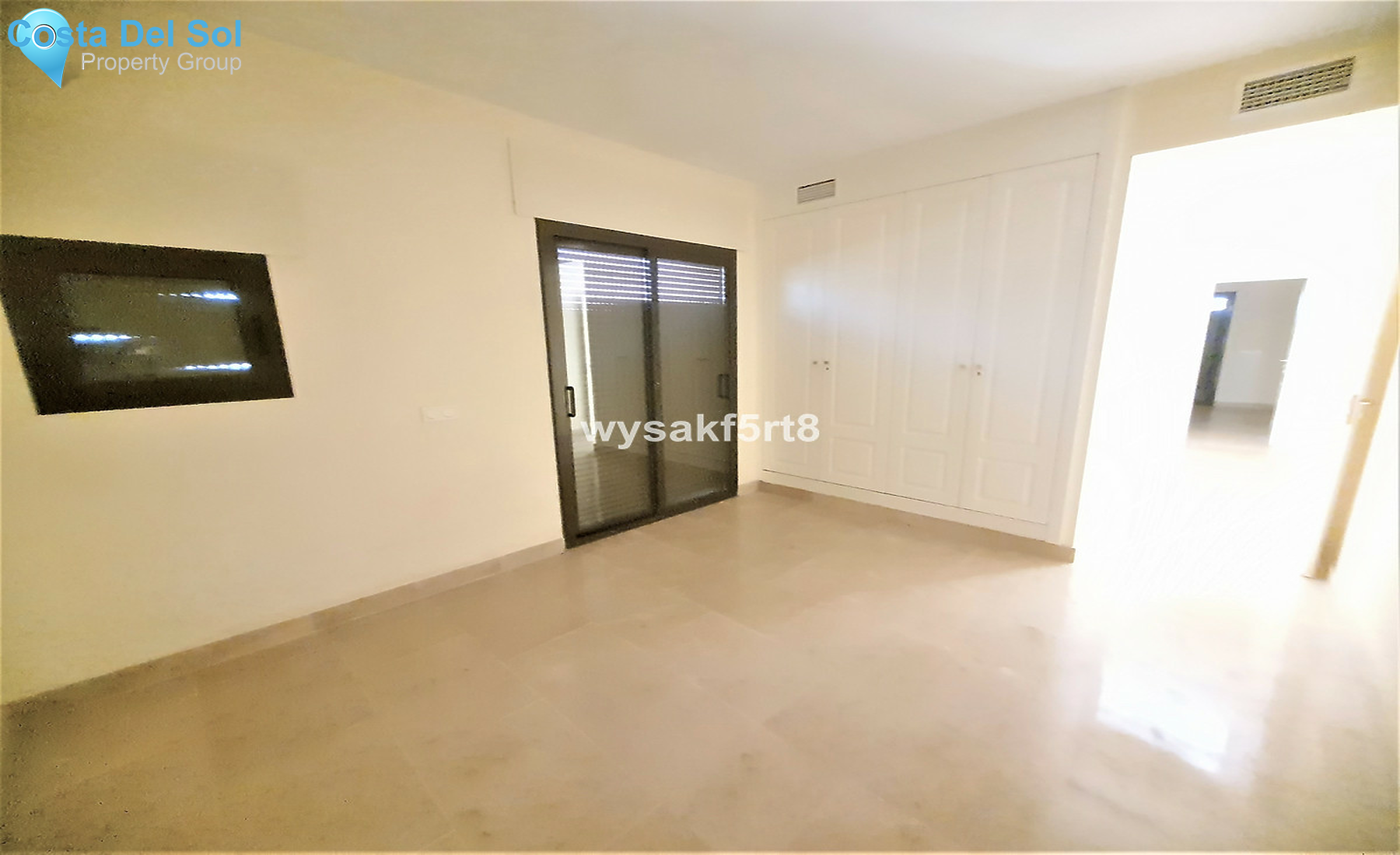 Middle Floor Apartment in La Duquesa-1307804