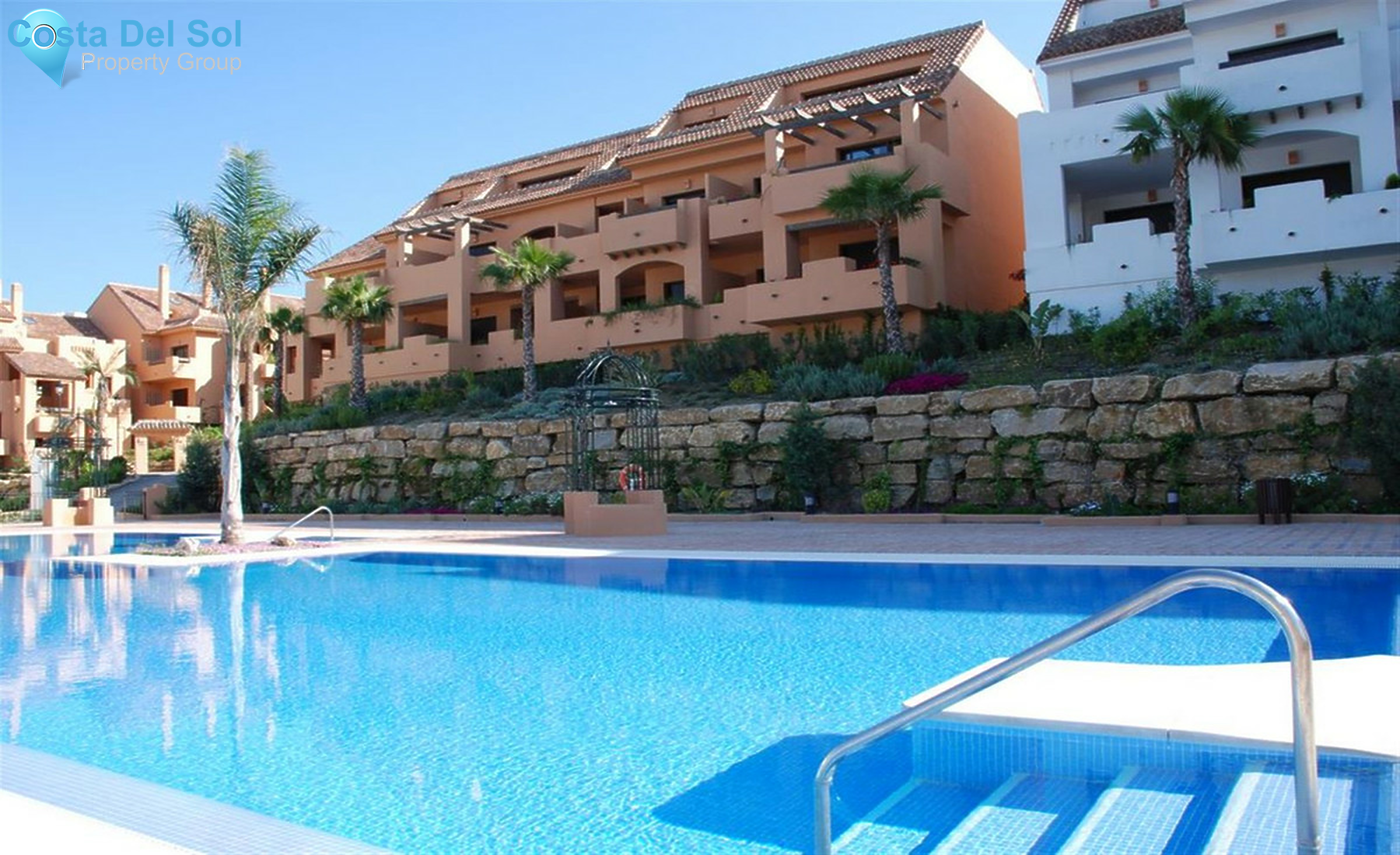 Middle Floor Apartment in La Duquesa-1357148