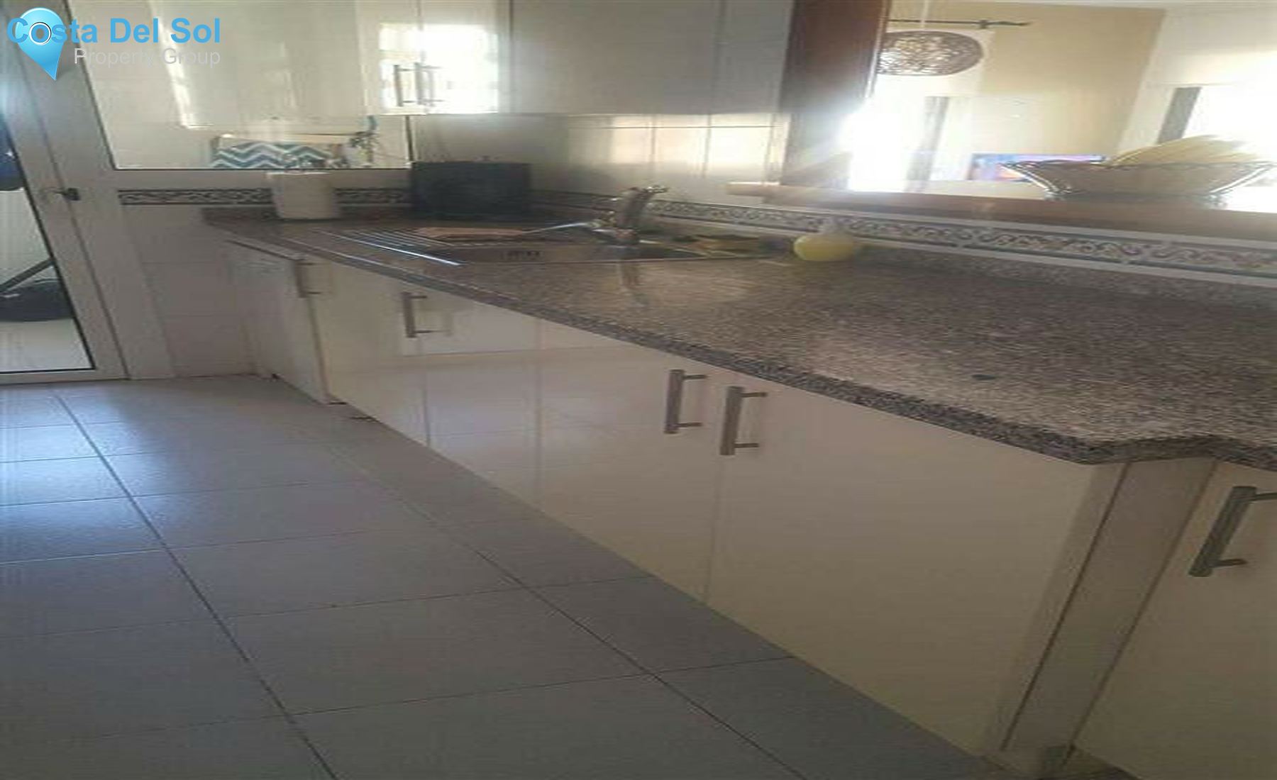 Middle Floor Apartment in La Duquesa-1357150