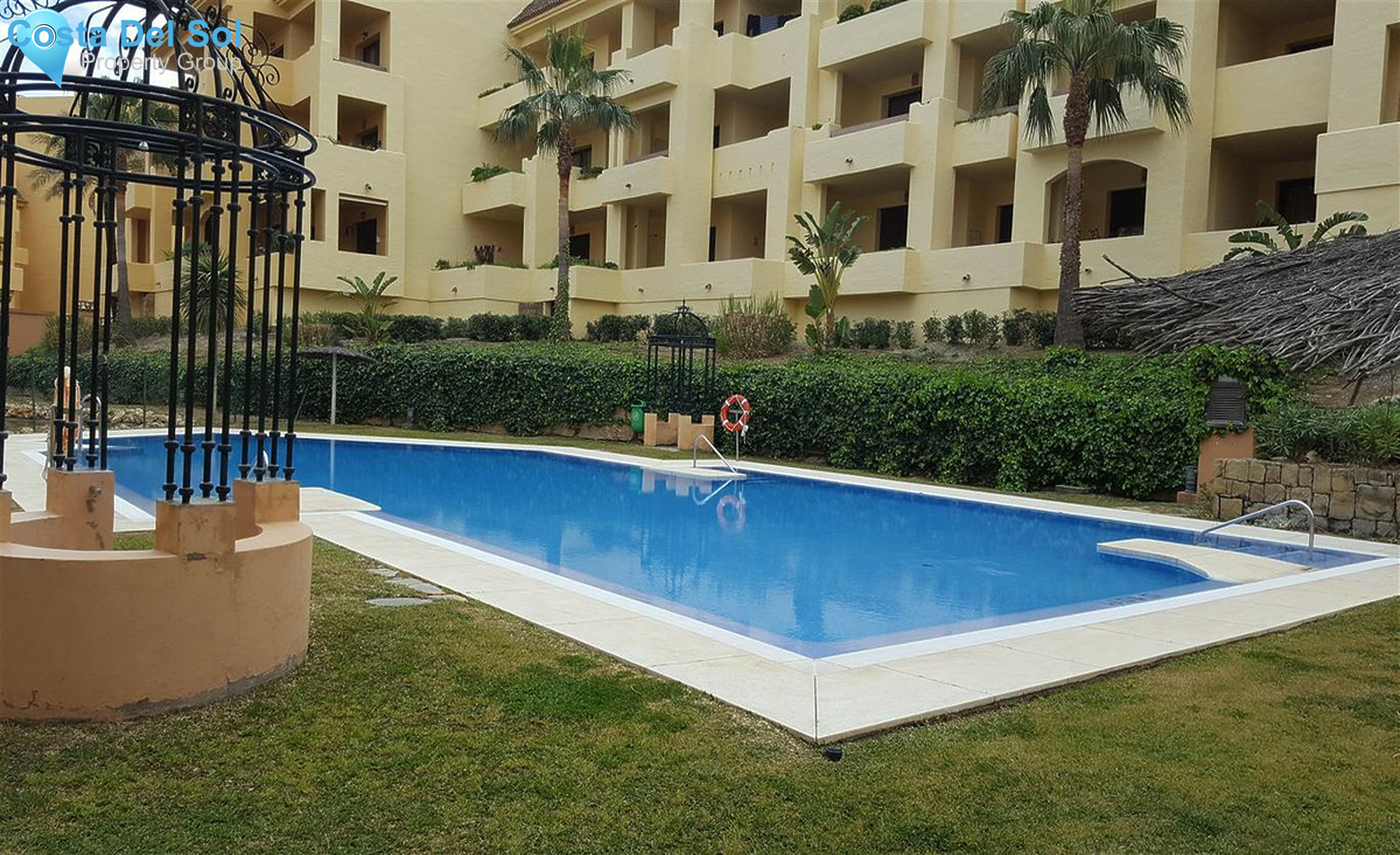 Middle Floor Apartment in La Duquesa-1357142