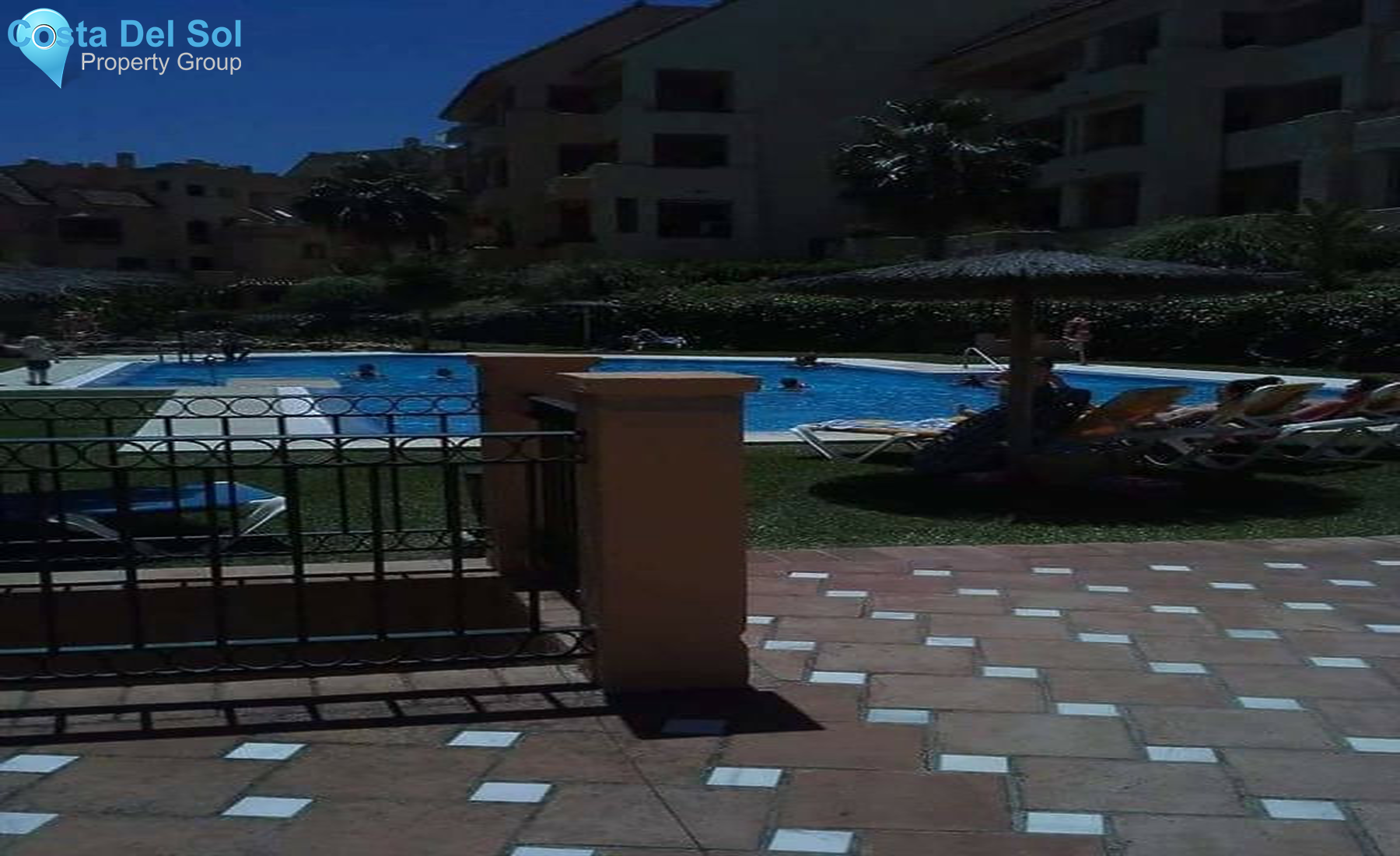 Middle Floor Apartment in La Duquesa-1357143