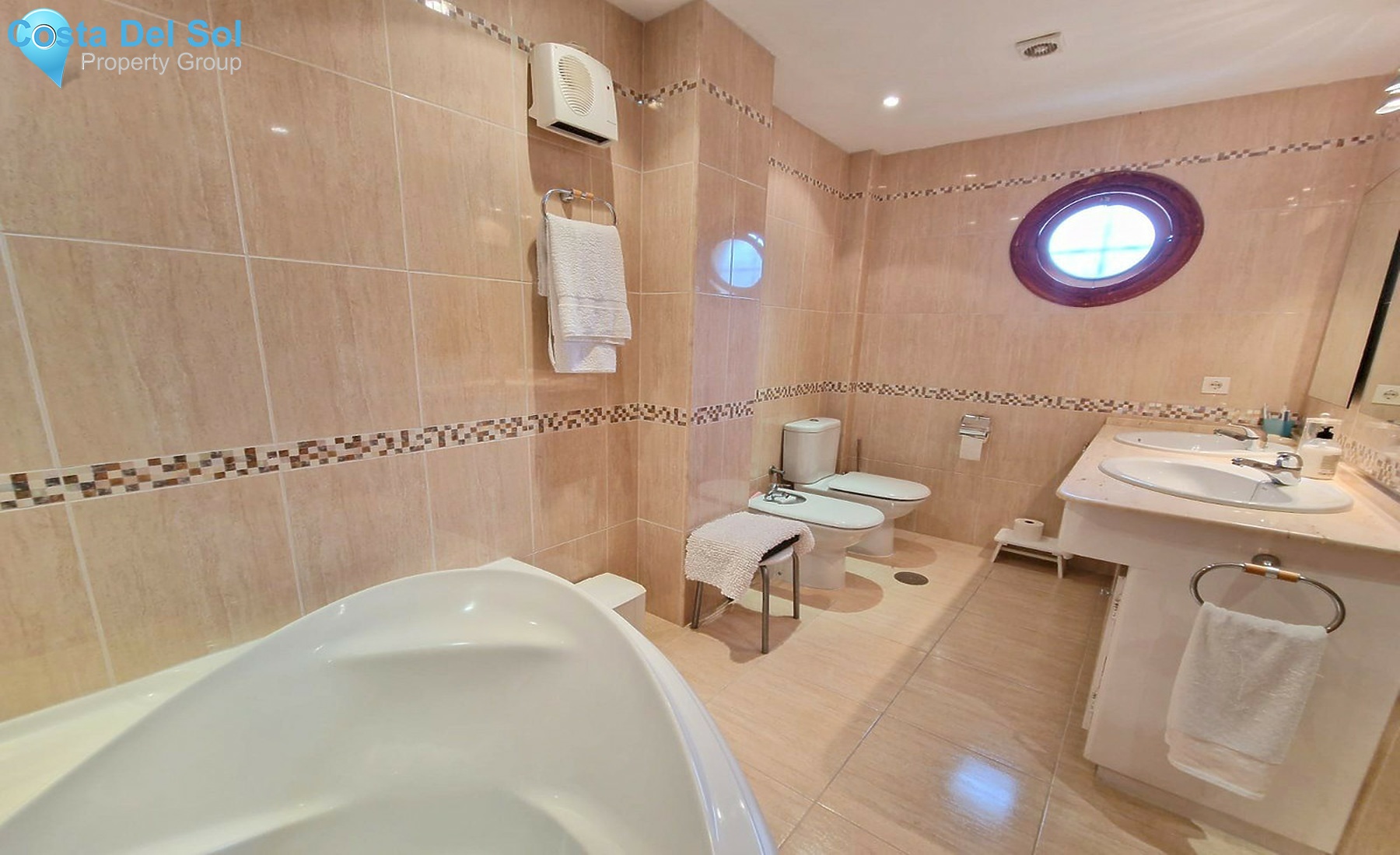 Middle Floor Apartment in La Duquesa-1539600