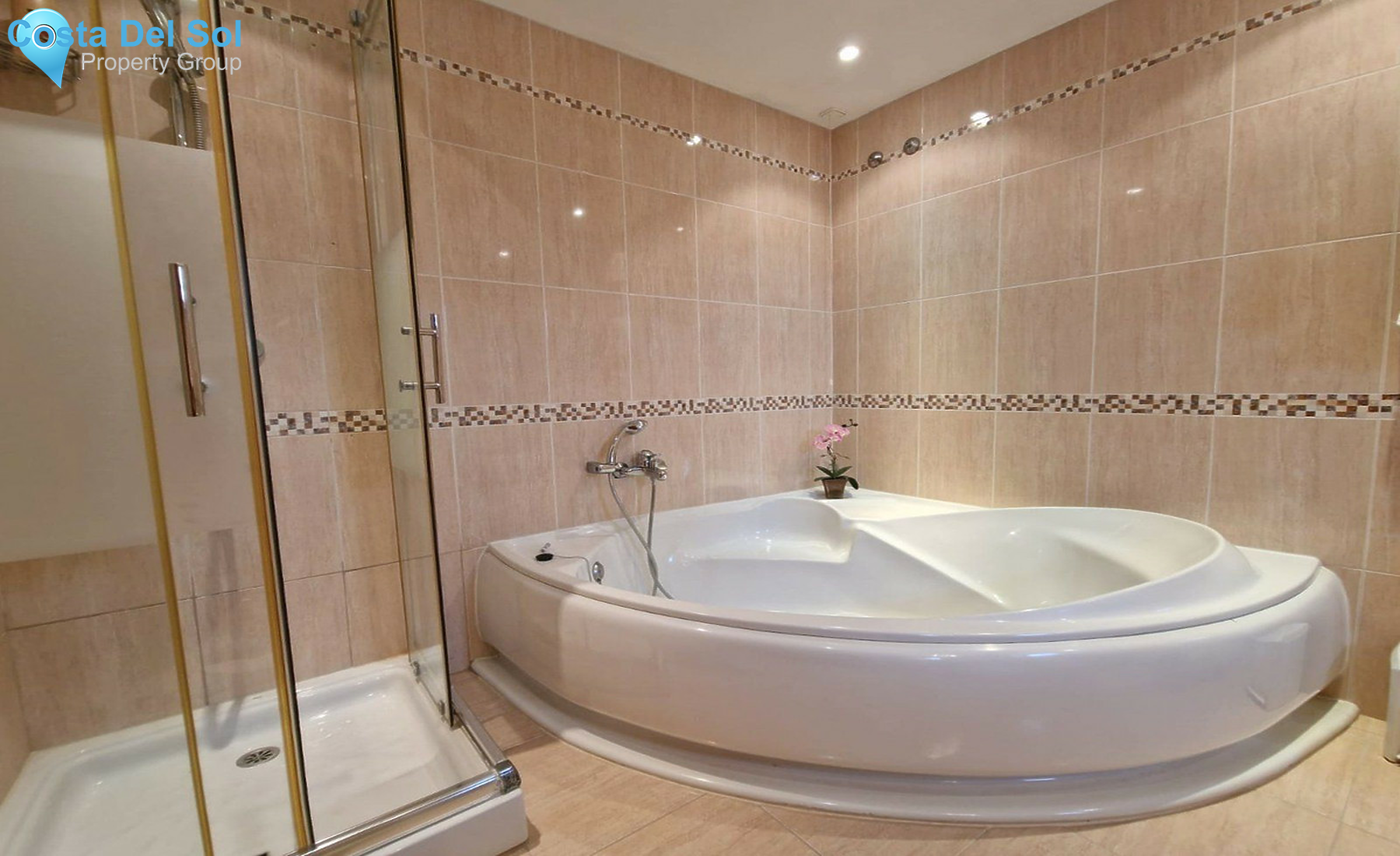 Middle Floor Apartment in La Duquesa-1539602