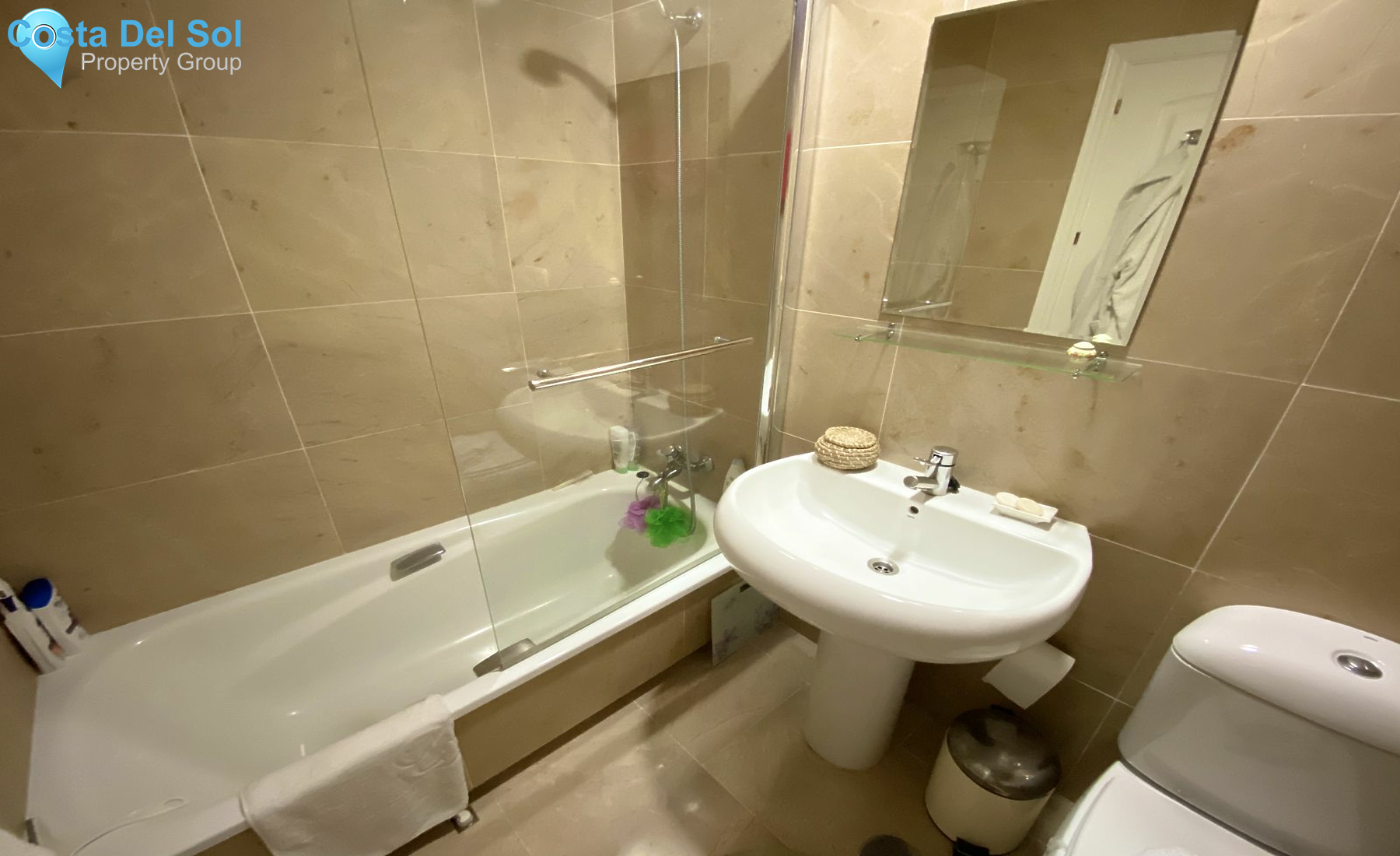 Middle Floor Apartment in La Duquesa-1204463