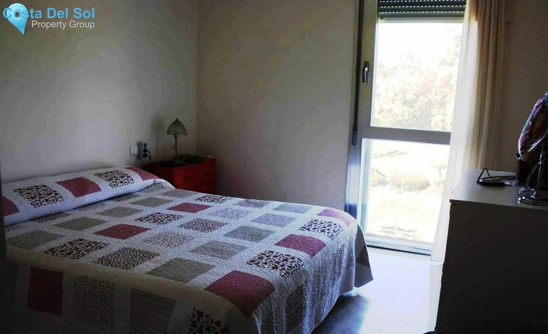 Middle Floor Apartment in La Duquesa-1395134